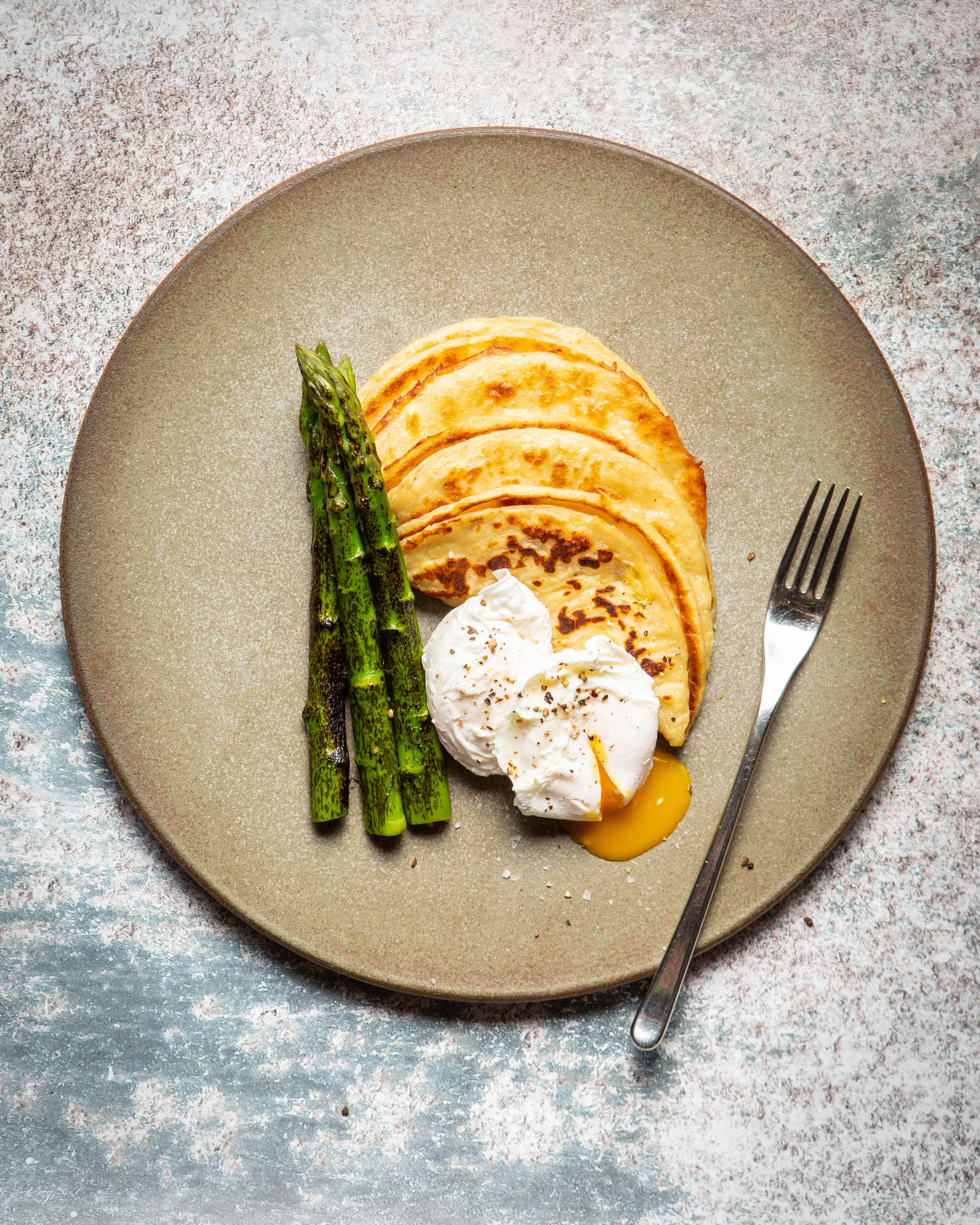 Enjoy the natural flavour of the asparagus by lightly grilling them in this dish