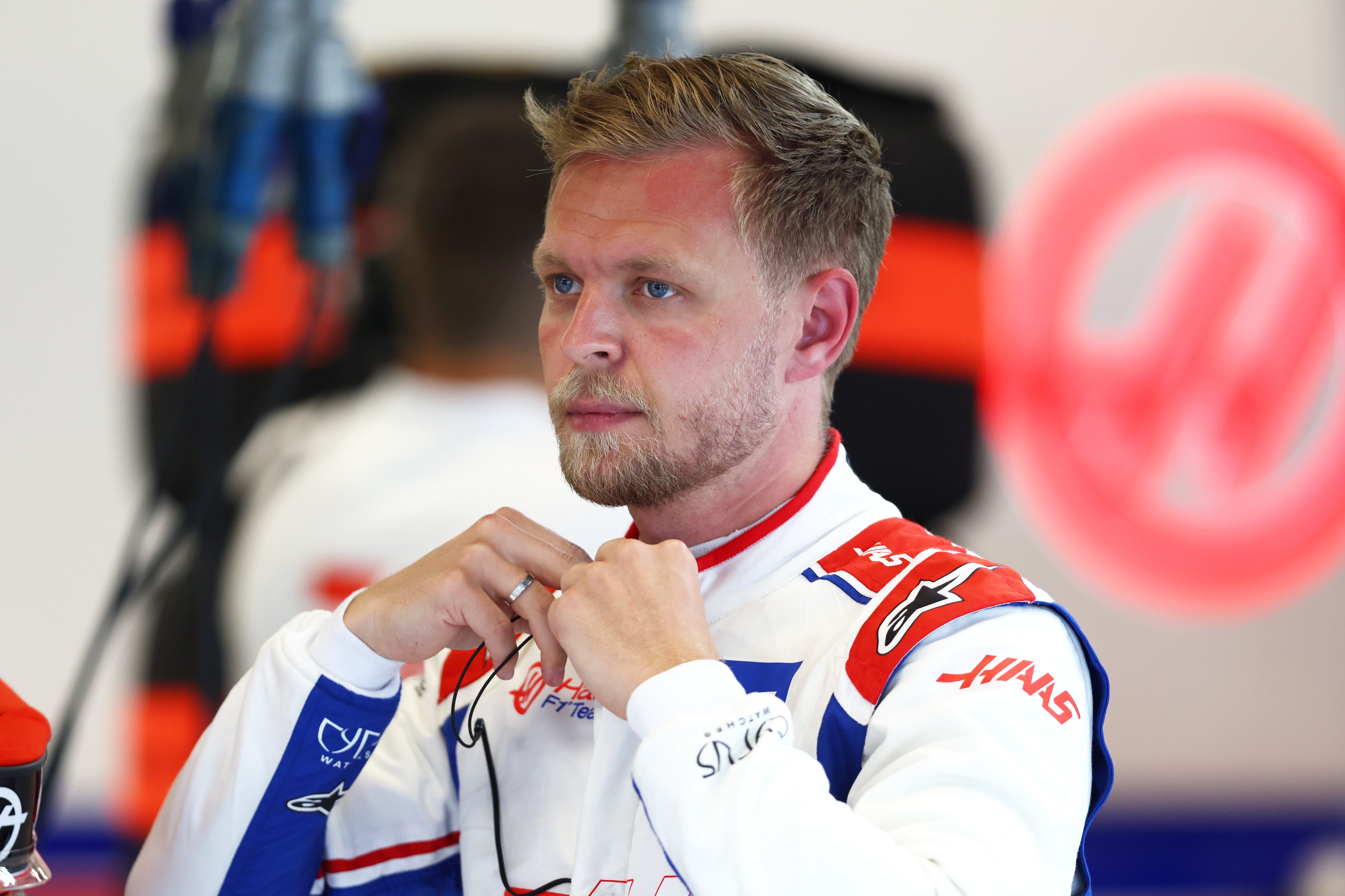 Kevin Magnussen says that the current format puts drivers in a “tricky midset”