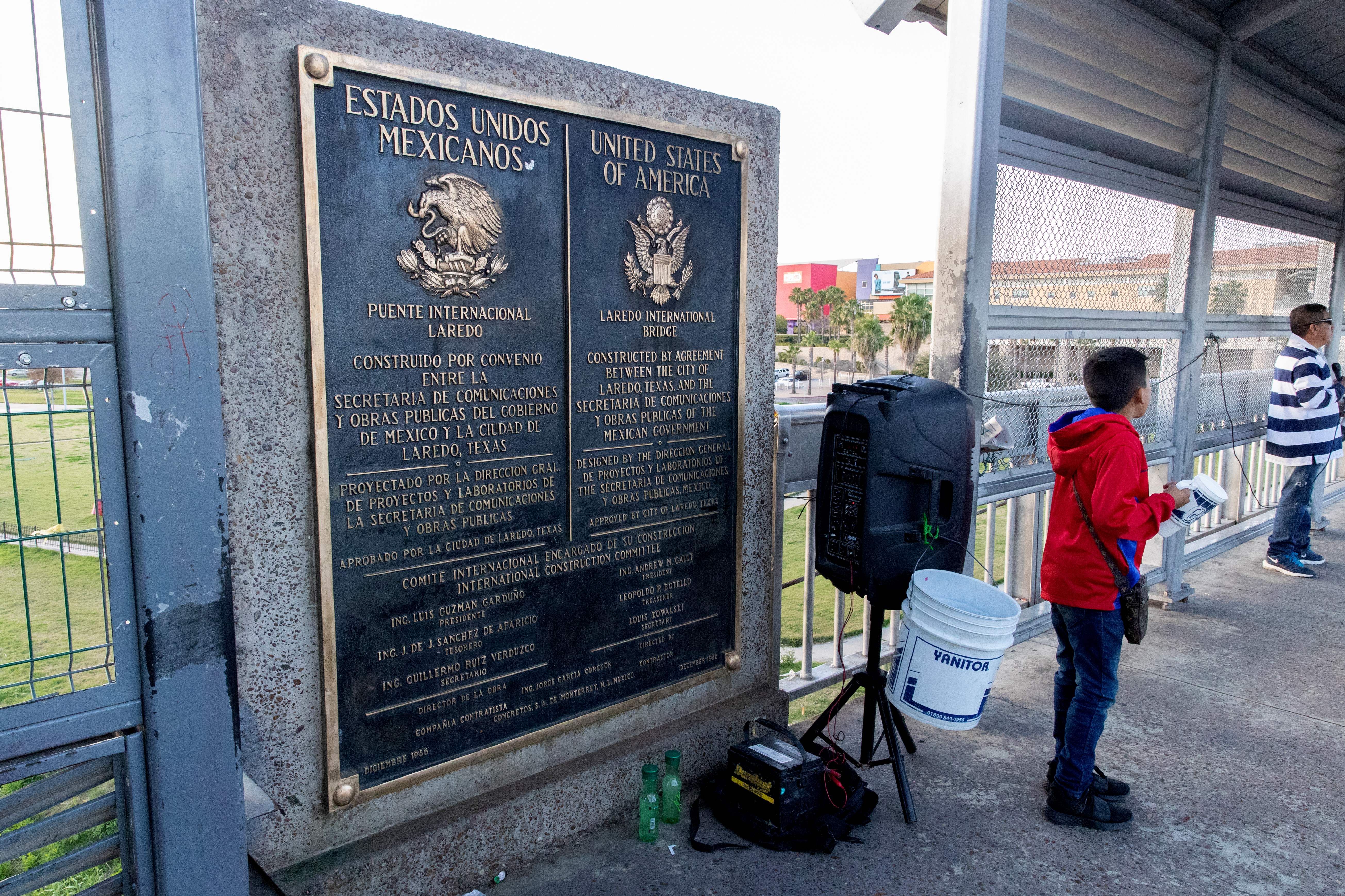 File: The International Bridge on the US/Mexico border in Laredo, Texas where Nuevo Laredo residents are being vaccinated