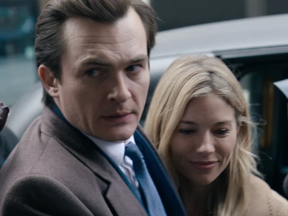 Rupert Friend and Sienna Miller in Netflix’s Anatomy of a Scandal