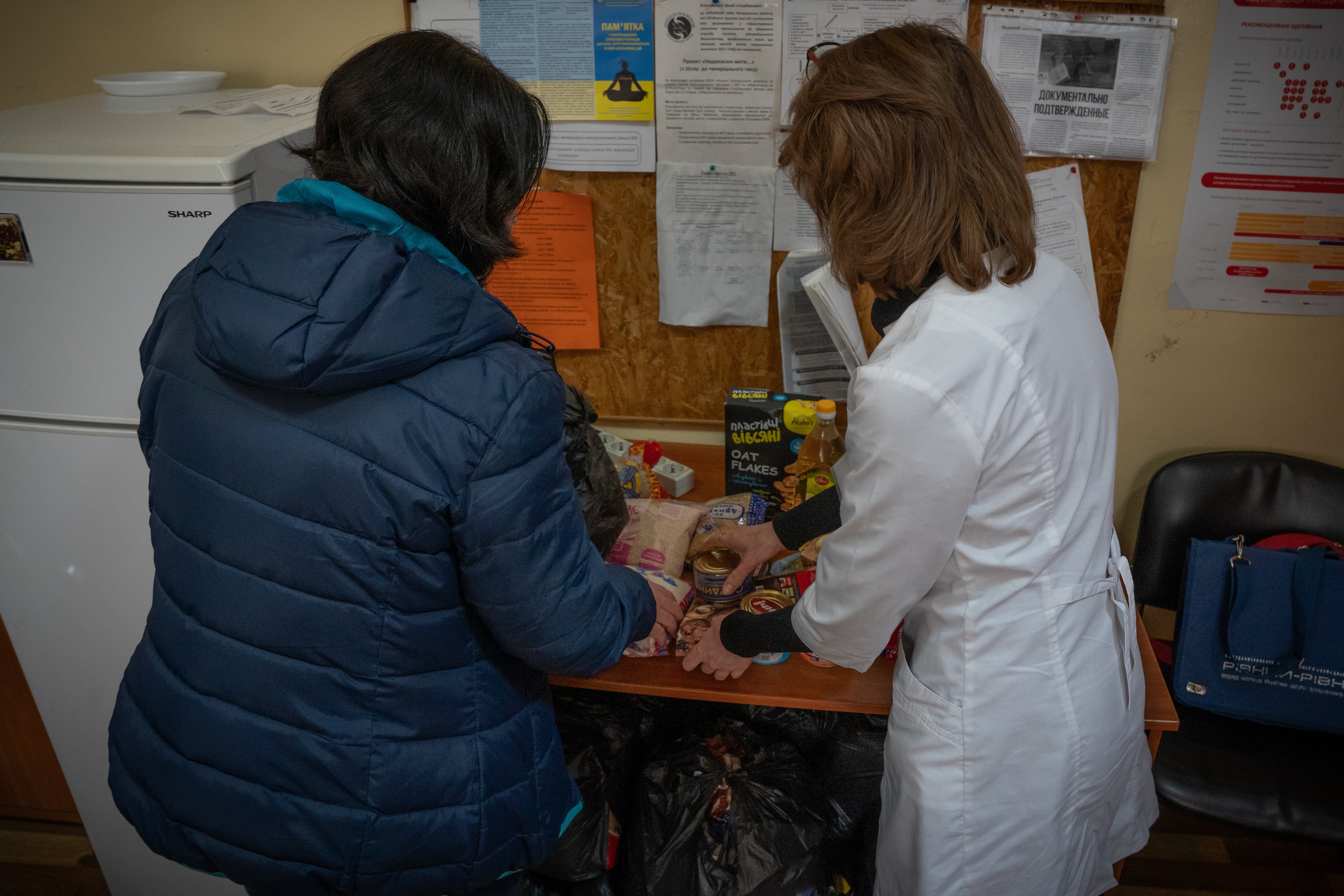 The Spodivannya charity in Zaporizhzhia is preparing humanitarian parcels for those suffering from HIV