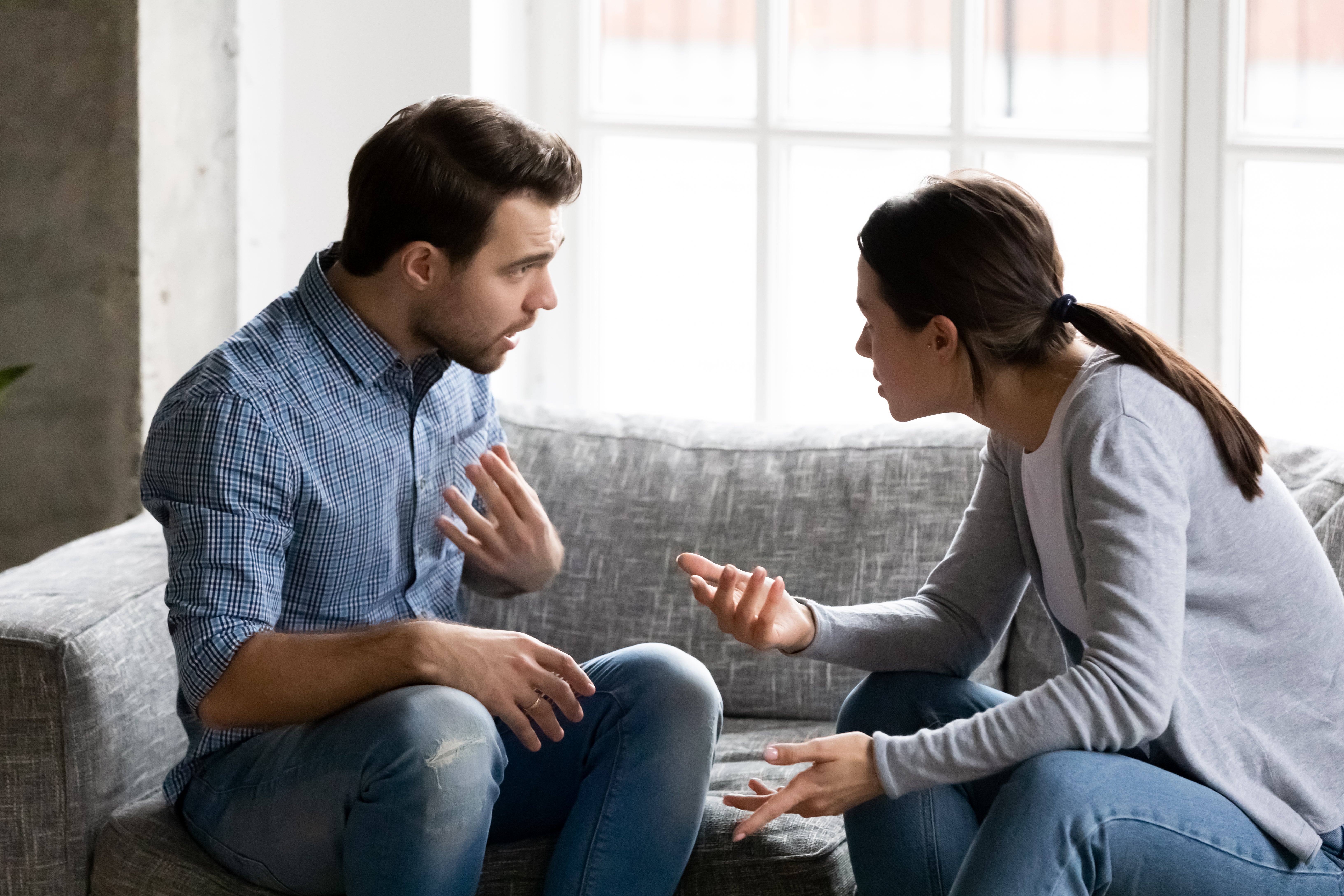 Woman questions whether she is wrong to show up to family dinner she wasn’t invited to