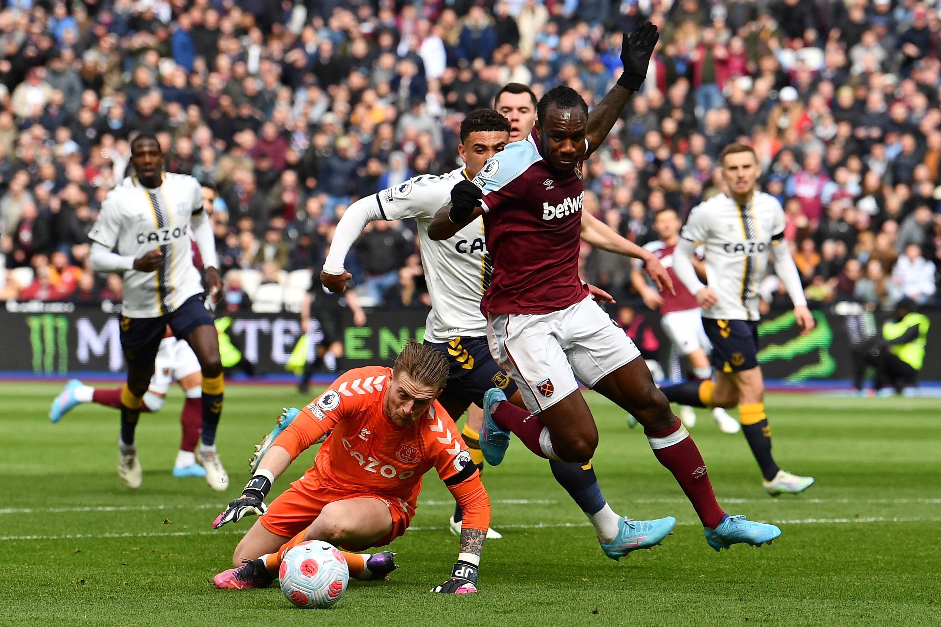 West Ham take on Everton with the sides fighting at different ends of the table