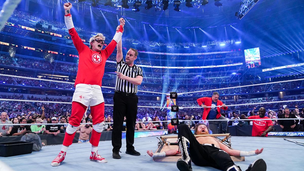 There was utter chaos for Johnny Knoxville against Sami Zayn