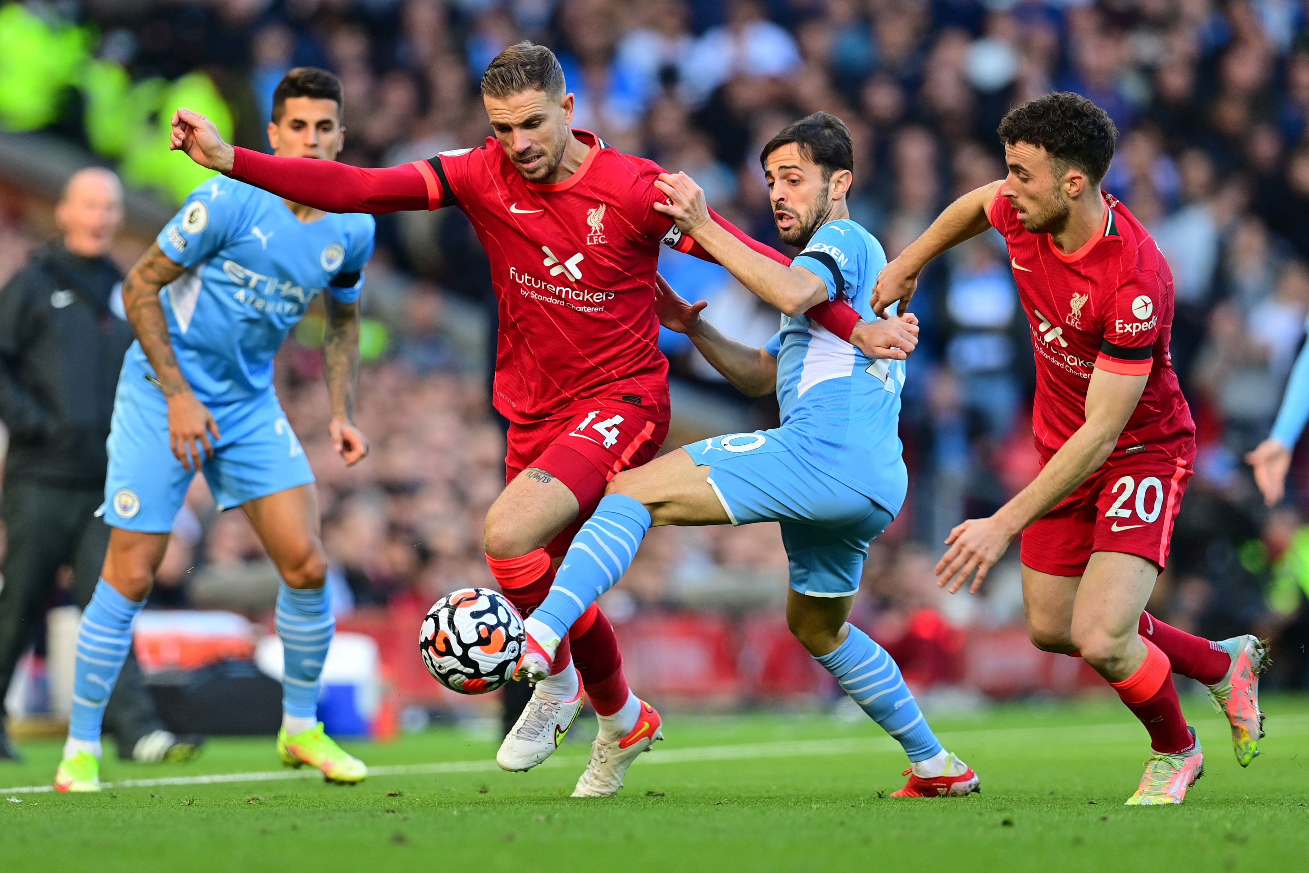 Manchester City are just a single point ahead of Liverpool atop the Premier League