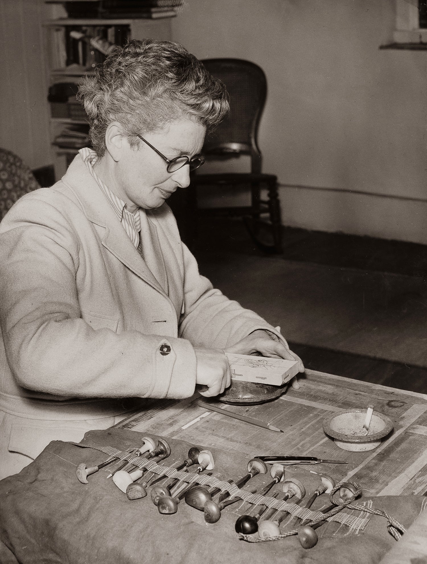 Enid Marx carving blocks post 1945 (English Heritage/PA)