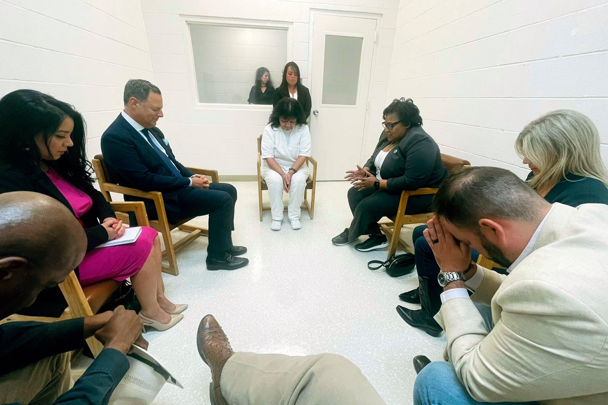 Melissa Lucio’s attorneys make last-ditch bid to DA to stop execution using his testimony against him | The Independent