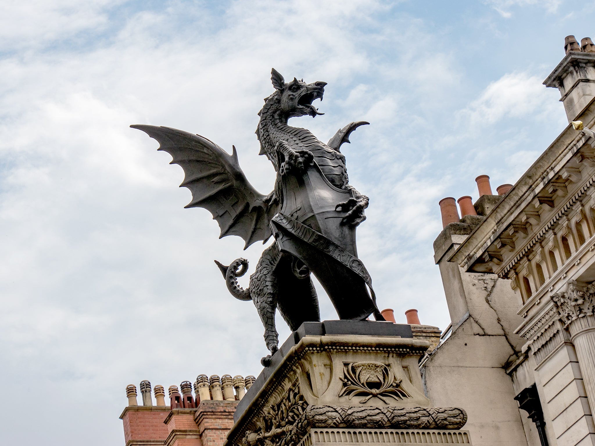 Temple Bar Memorial marks the ceremonial entrance to the City of London