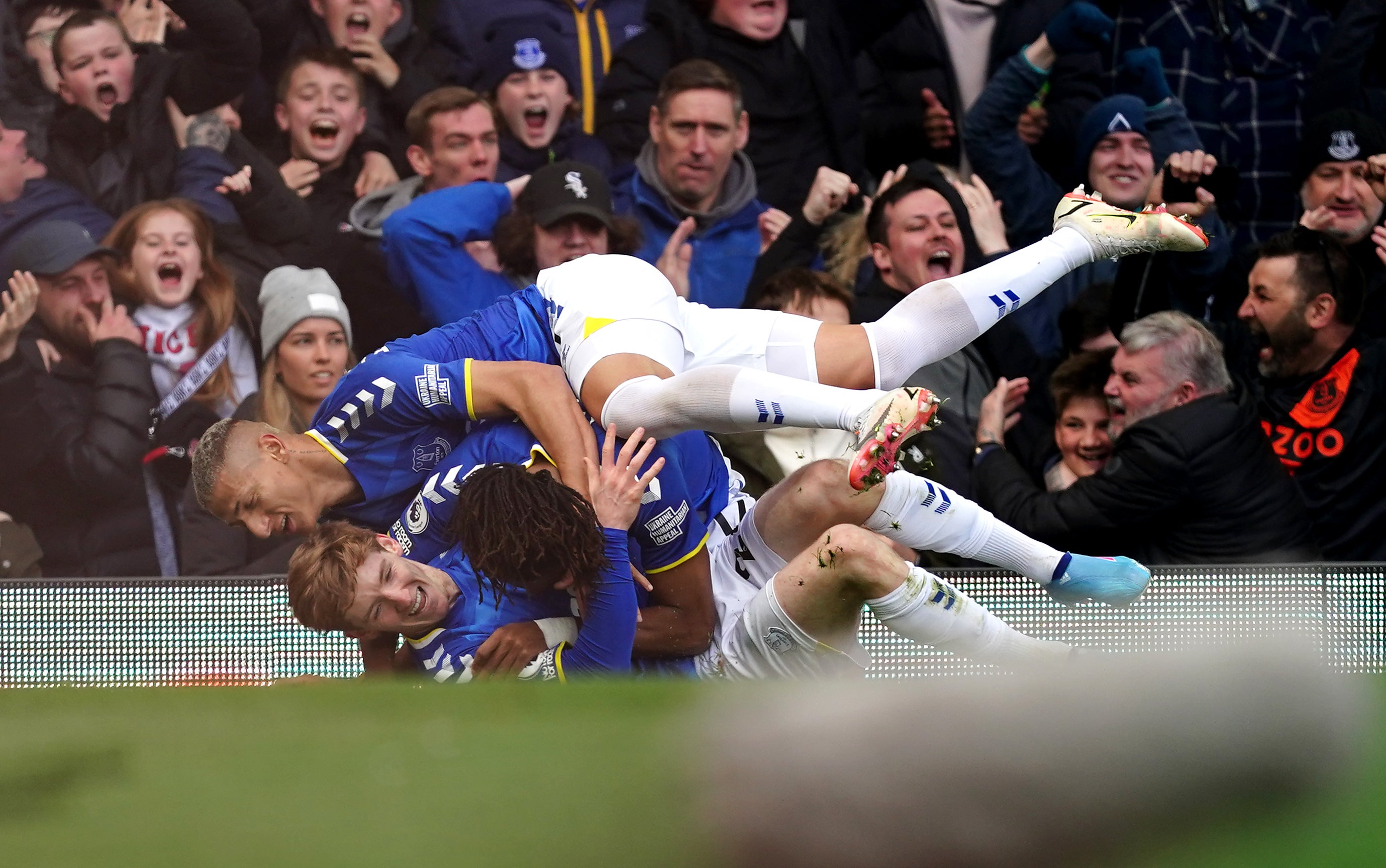 Anthony Gordon (bottom) scored the only goal as Everton claimed a vital win over Manchester United