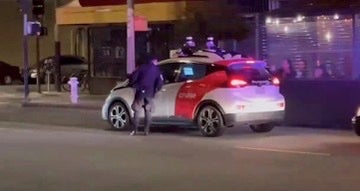 An officer peers into the driver’s seat to find it empty