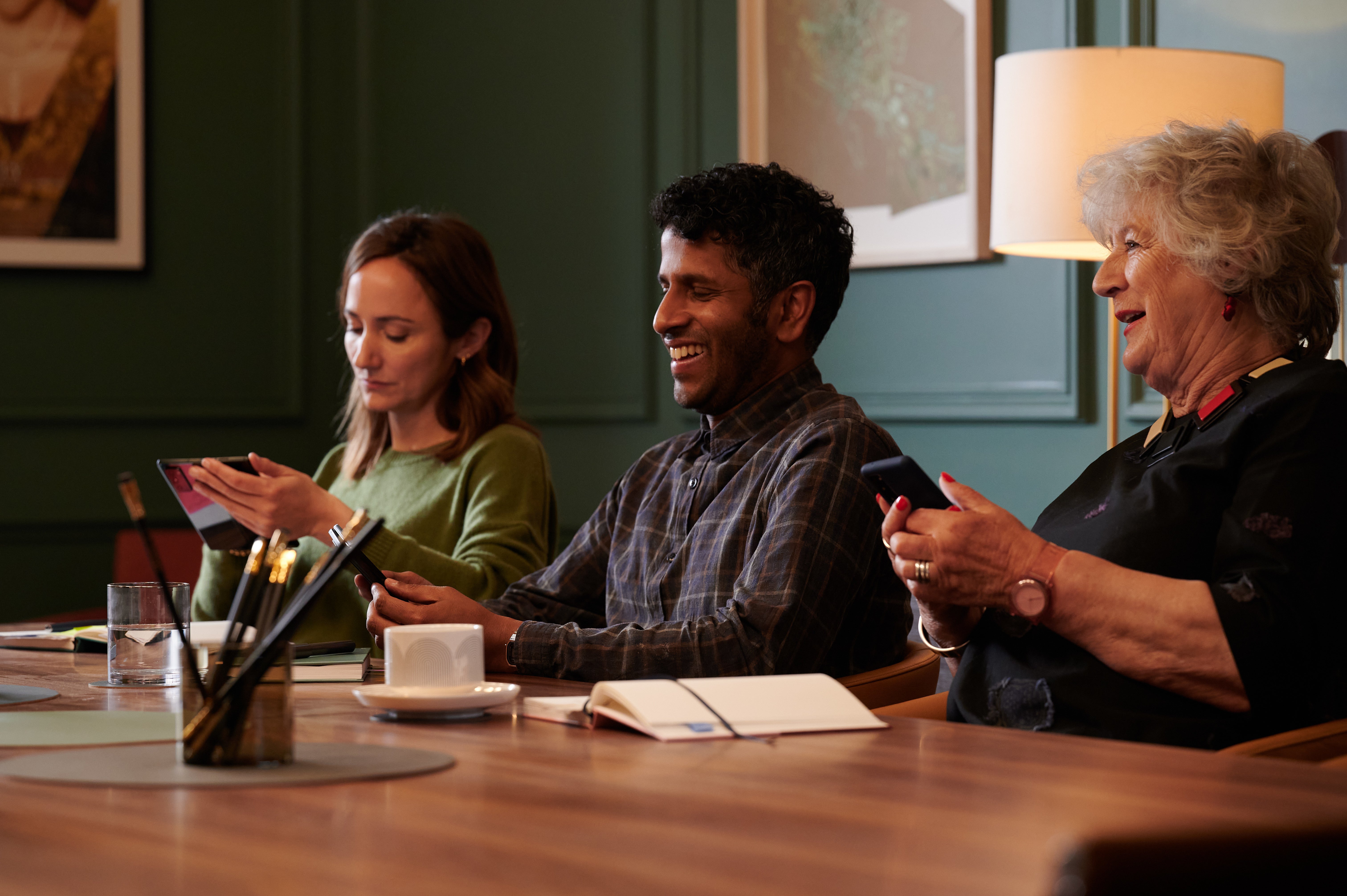 There are awks aplenty in Ten Percent , as the agents manage the ups and downs of their A-list clients