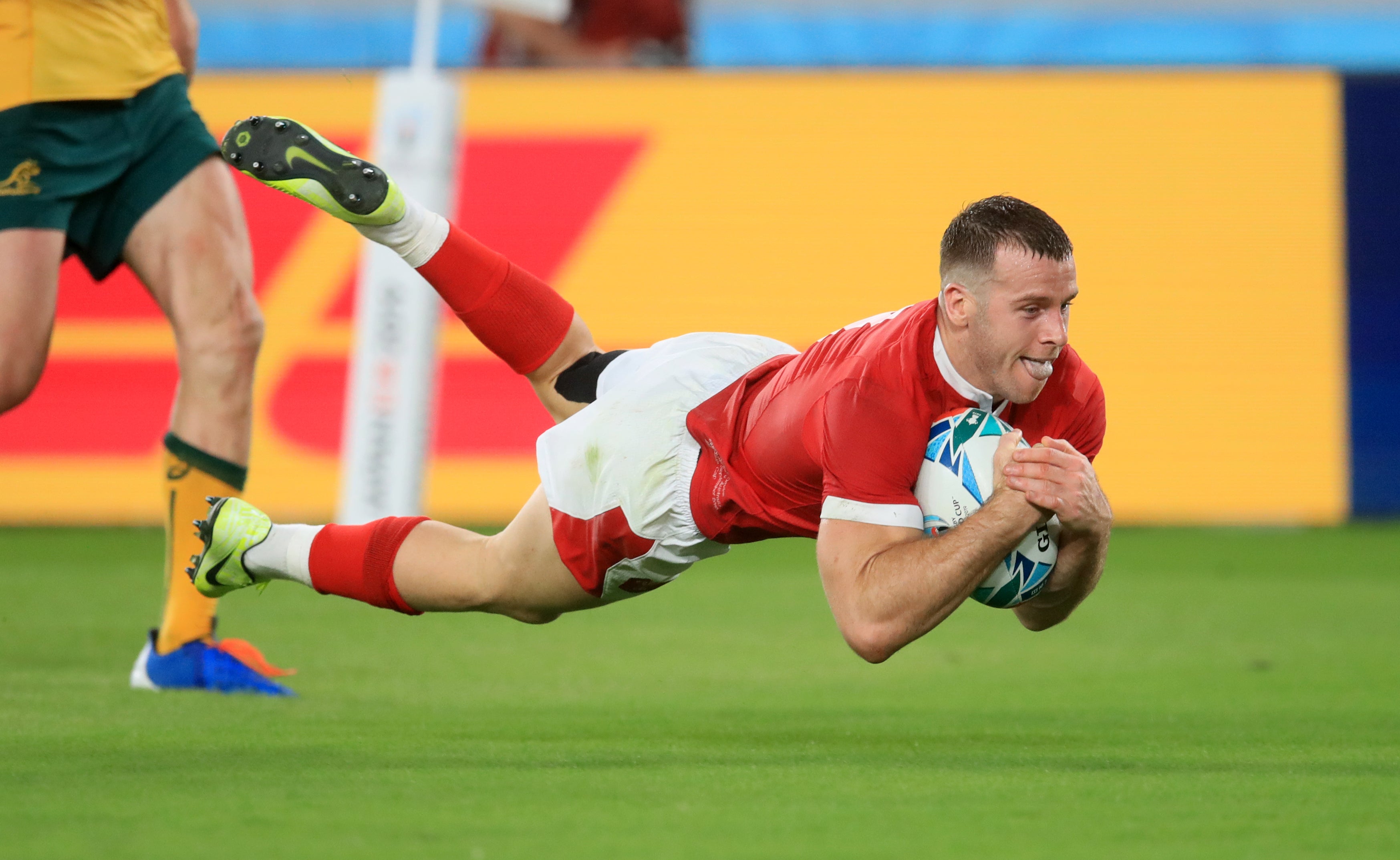 Wales’ Gareth Davies scores his sides second try during the 2019 Rugby World Cup match at the Tokyo Stadium, Japan.