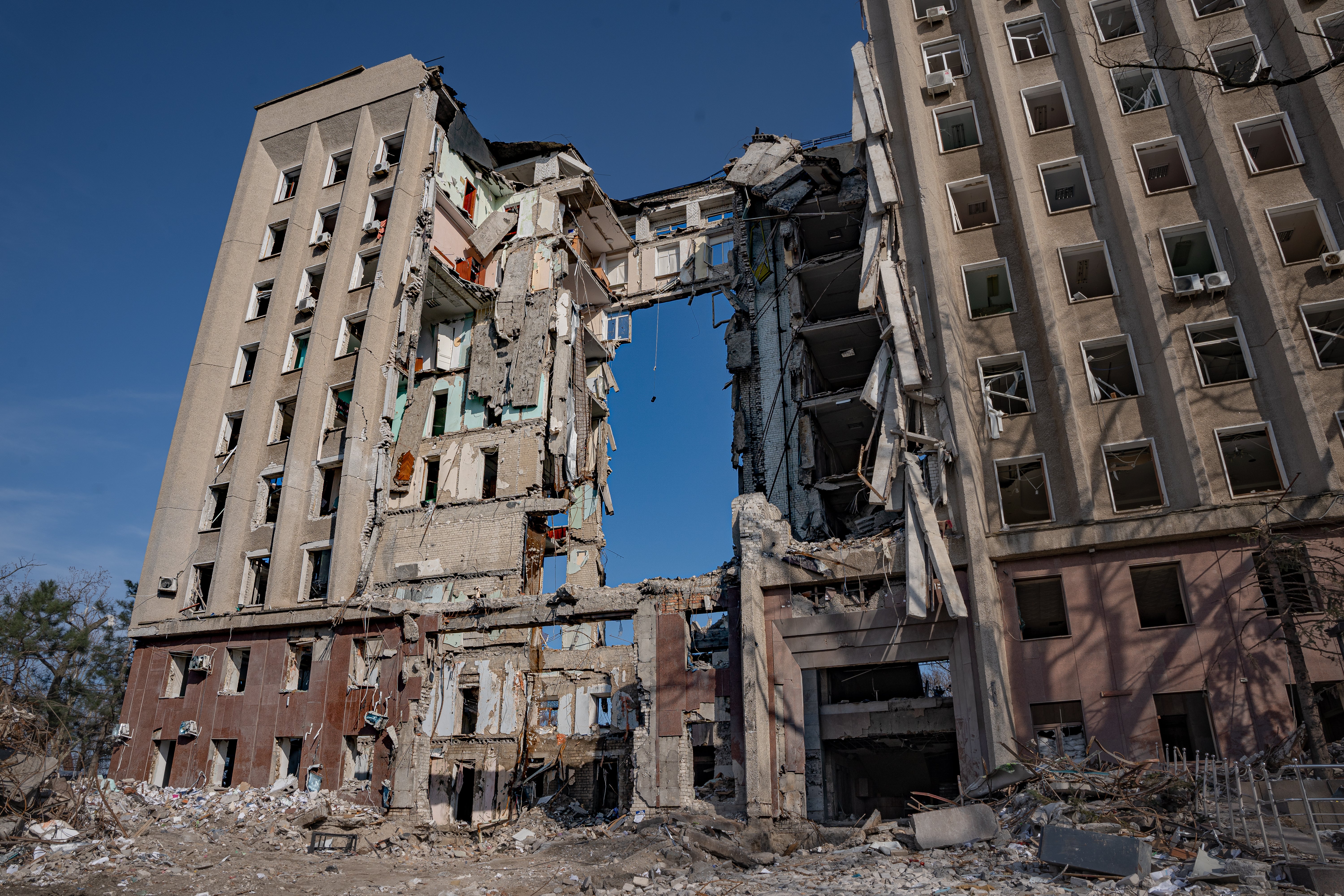 Mykolaiv’s main administrative building was hit by a cruise missile