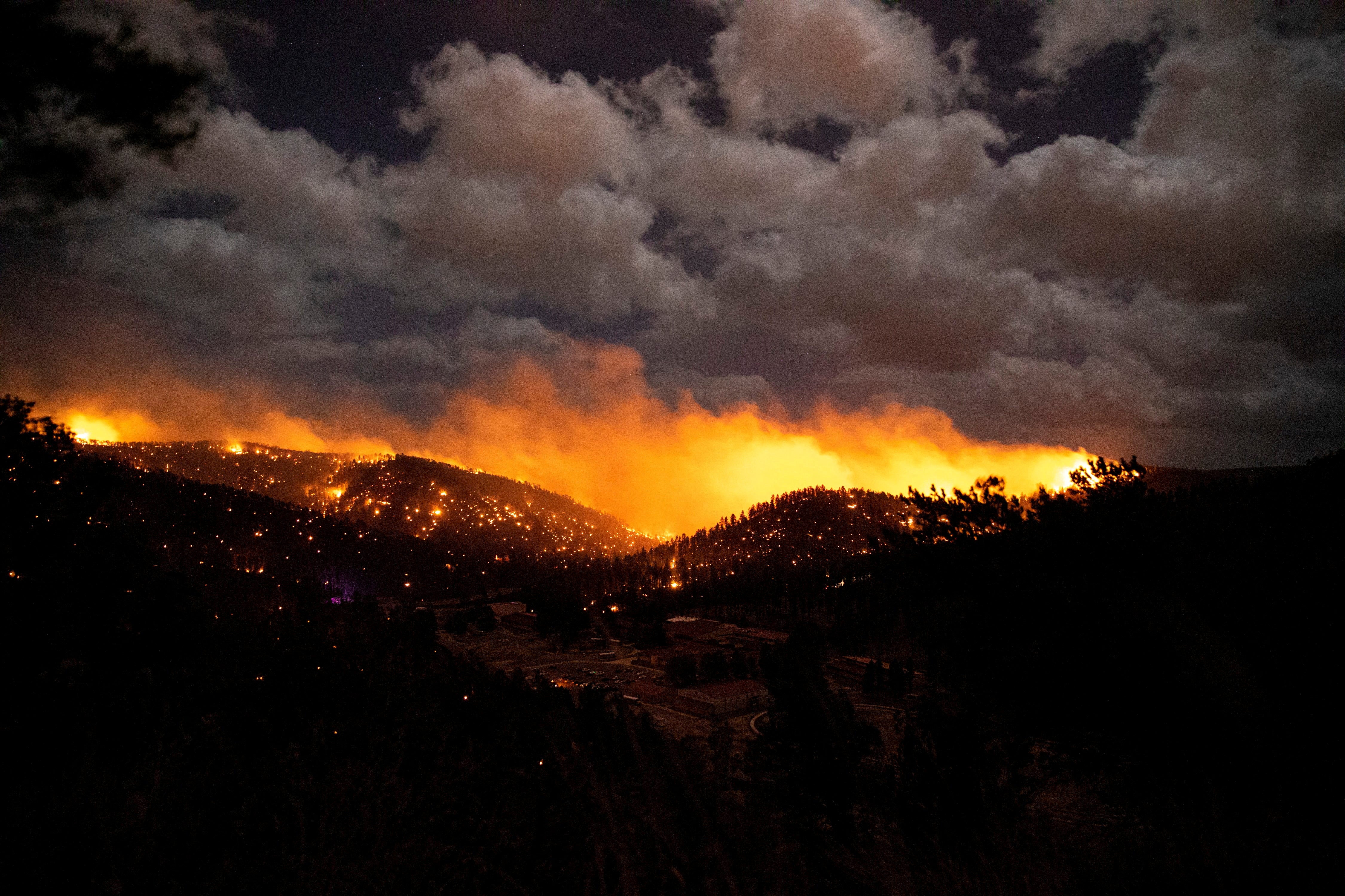 Elderly couple killed and more than 200 homes destroyed in New Mexico wildfire