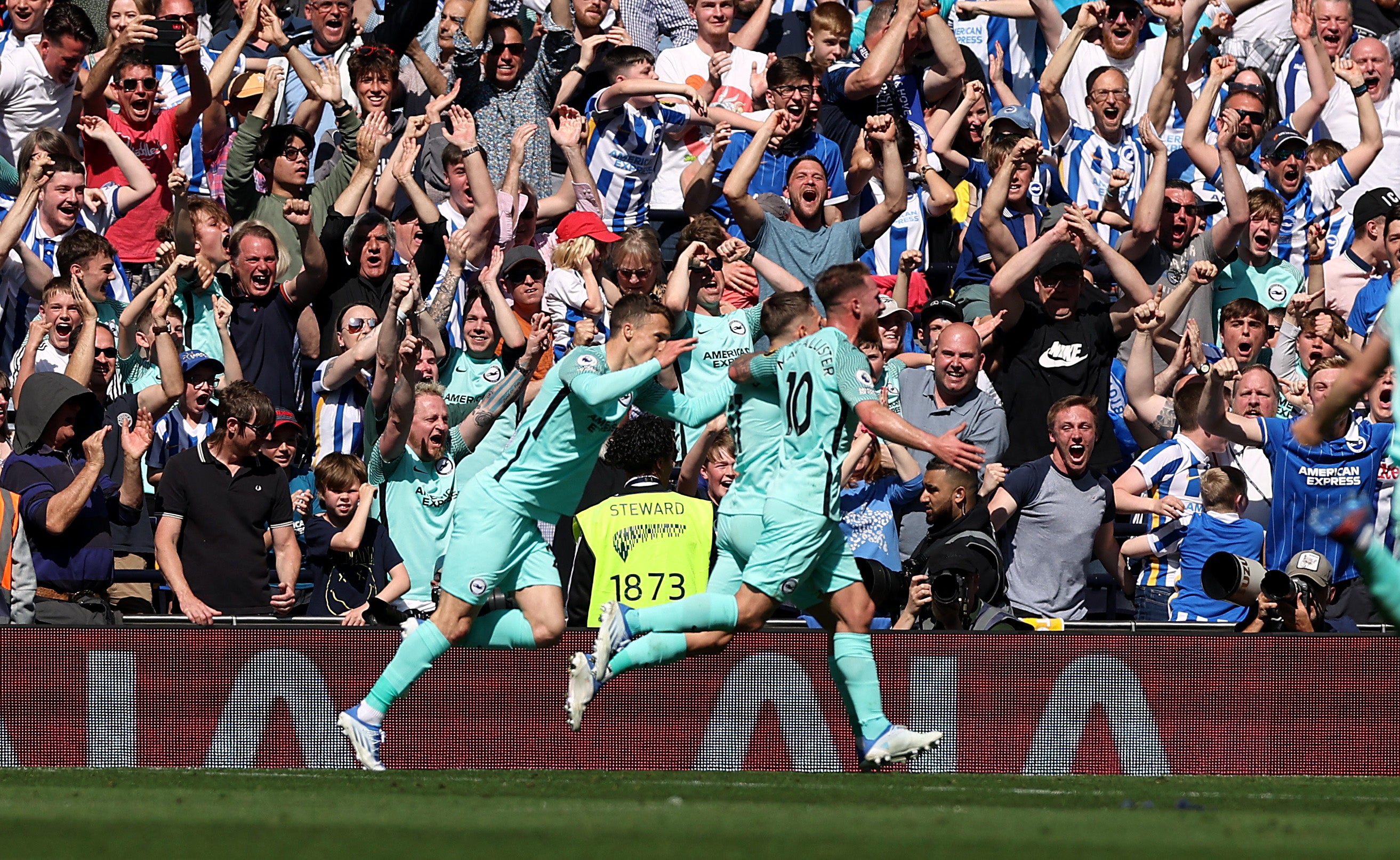 Brighton dramatically beat Tottenham in north London