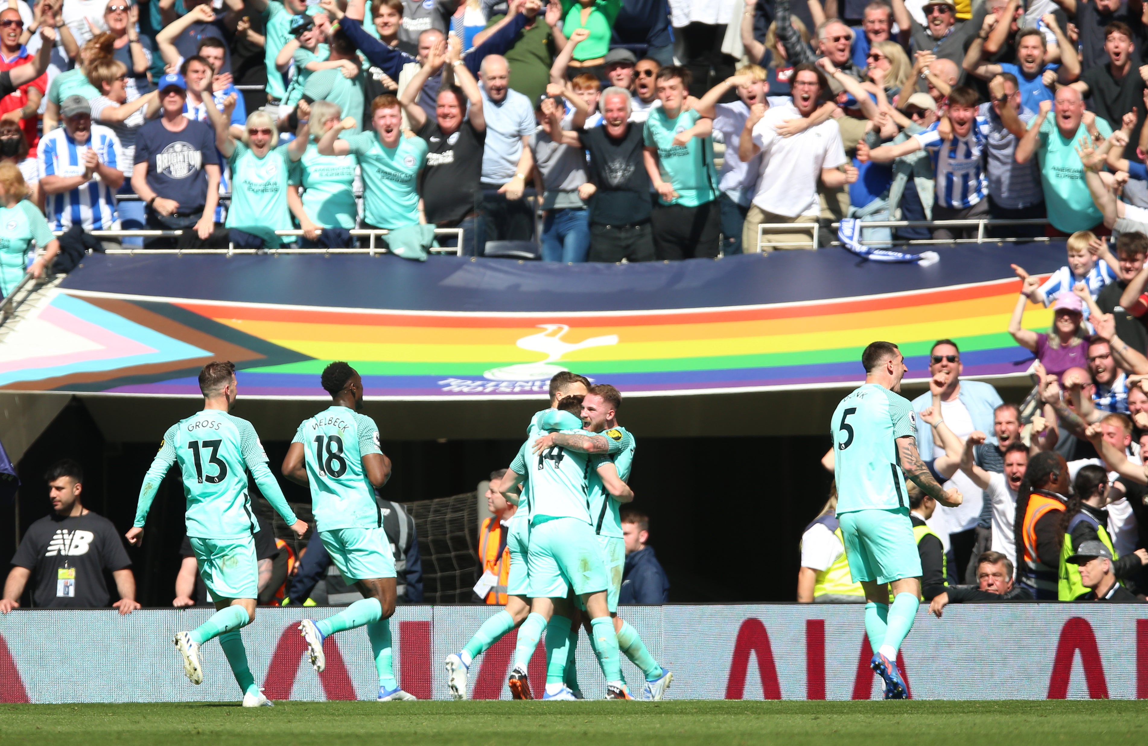 Brighton celebrate after Leandro Trossard scored their dramatic late winner (Nigel French/PA)