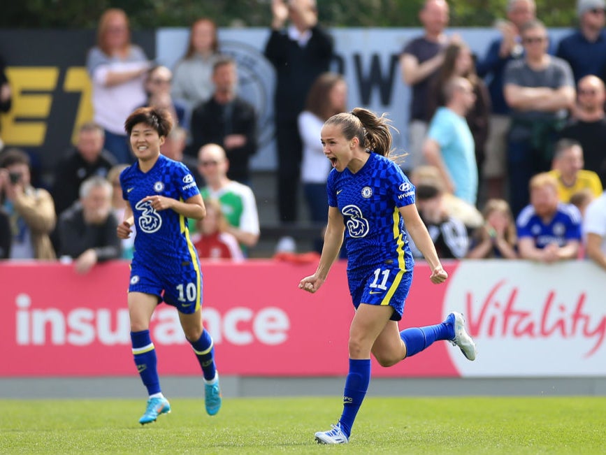 Guro Reiten celebrates opening the scoring for Chelsea