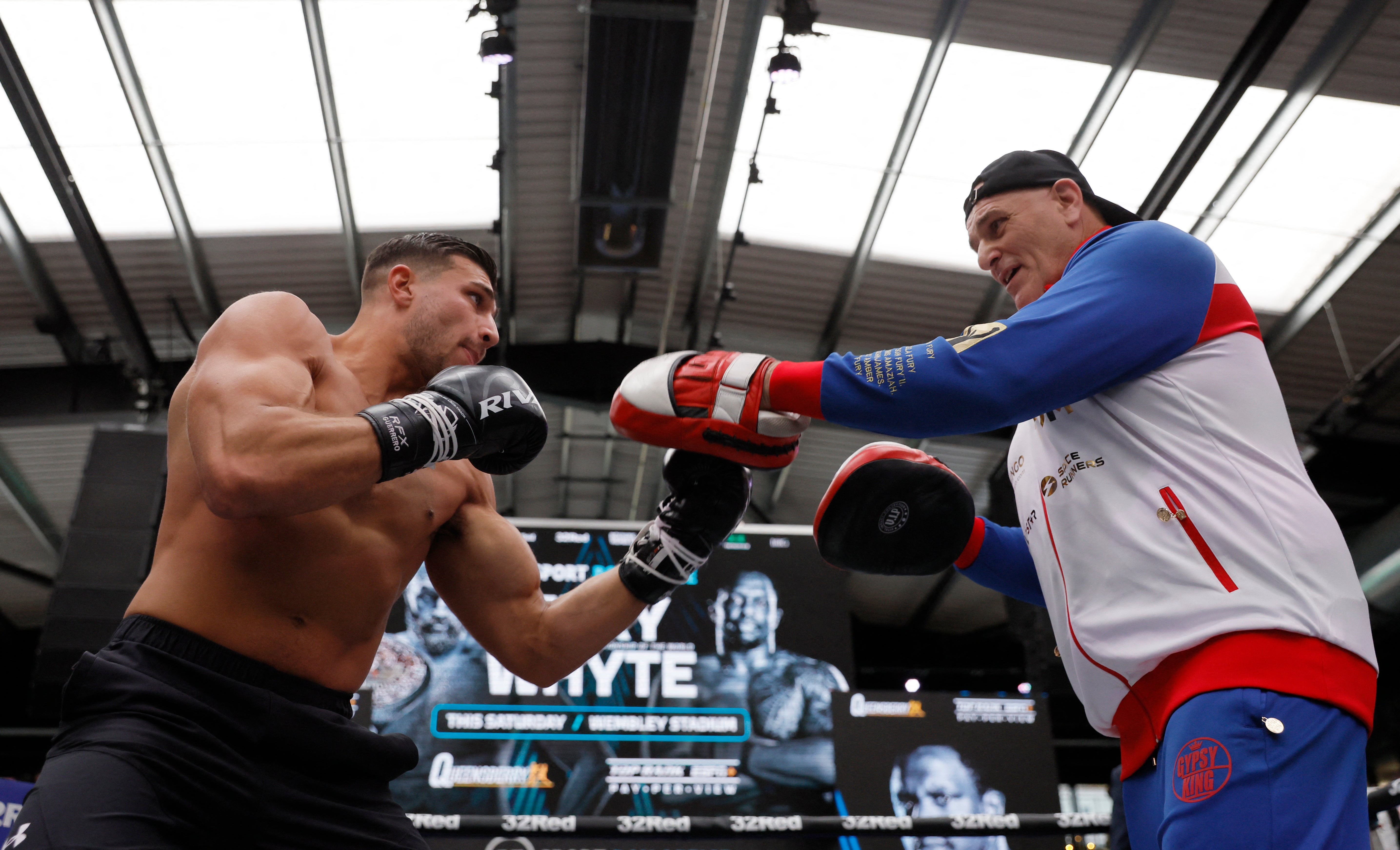 Tommy Fury trains with father John