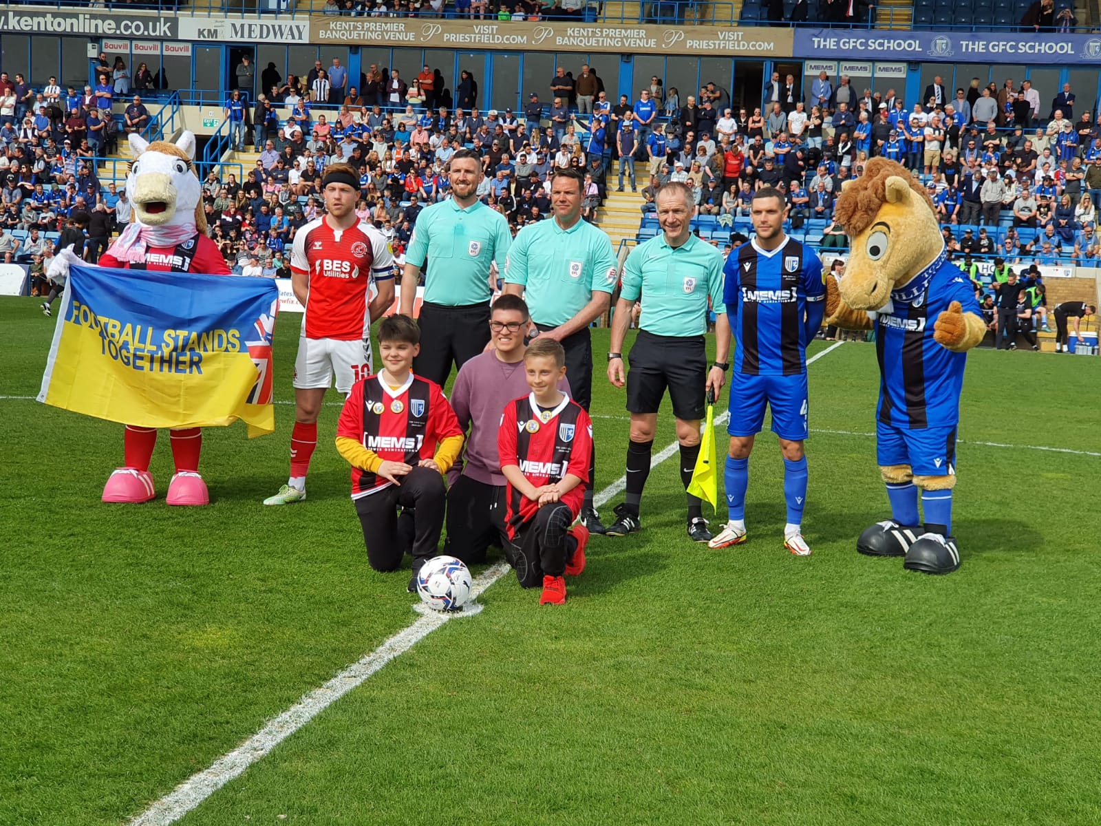 Daniel Lysak (front left) poses for a photo ahead of Gillingham’s League One clash against Fleetwood Town (Malcolm Bell)