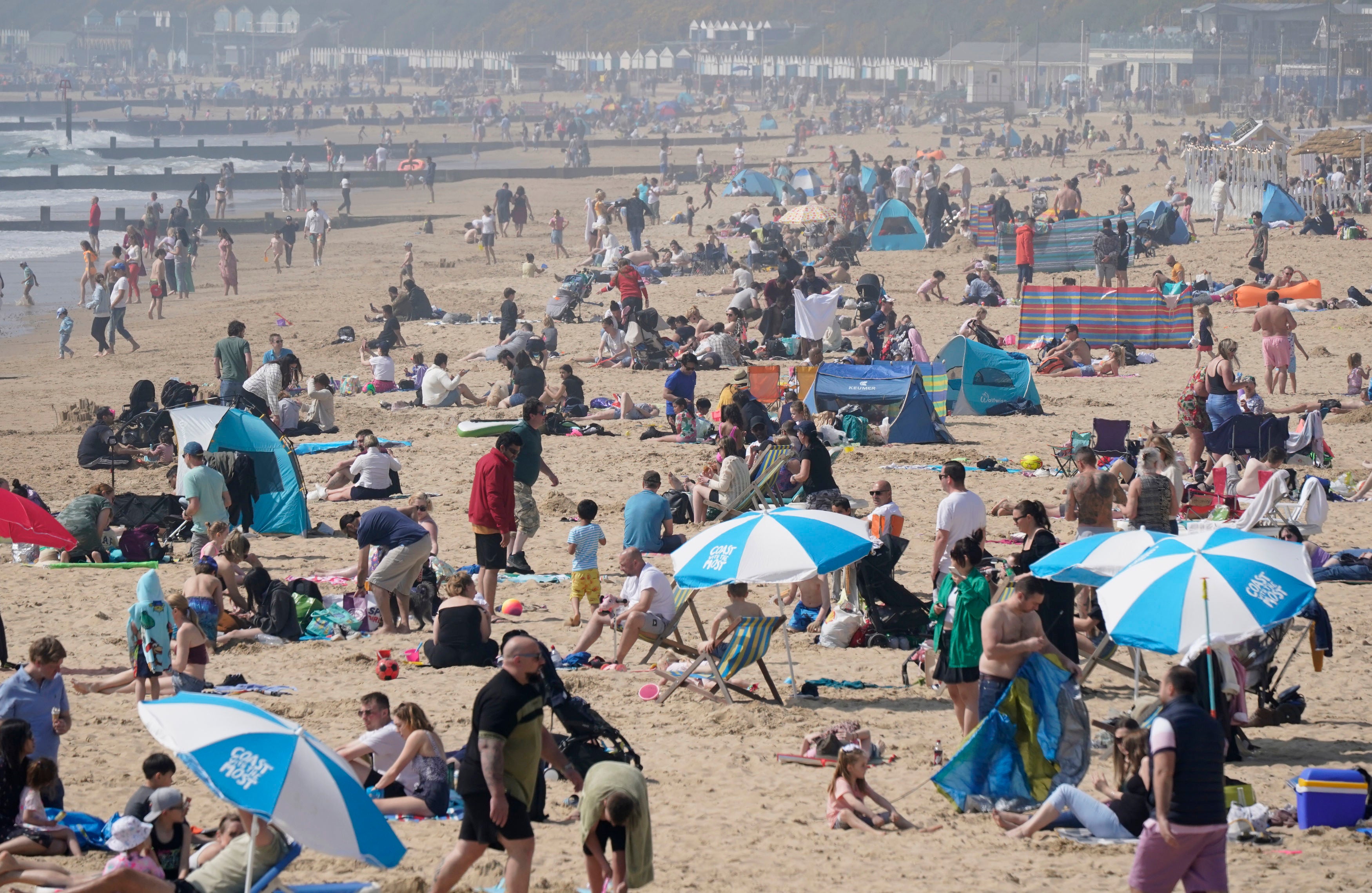 UK temperatures soar this weekend prepping for 30C next week