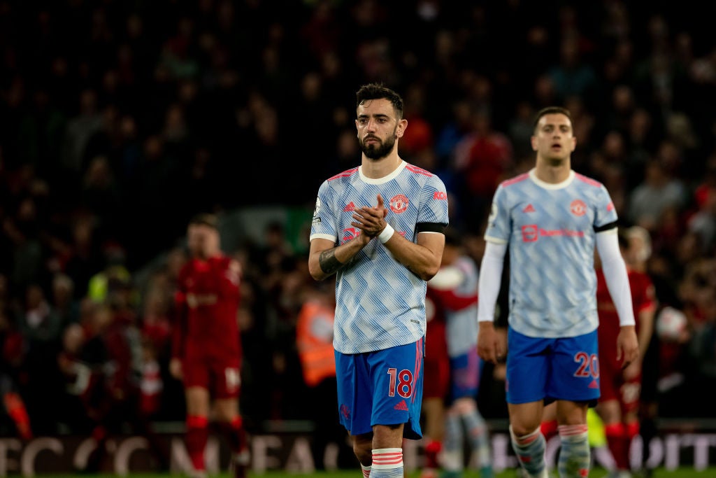 United’s Bruno Fernandes applauds his team’s travelling support