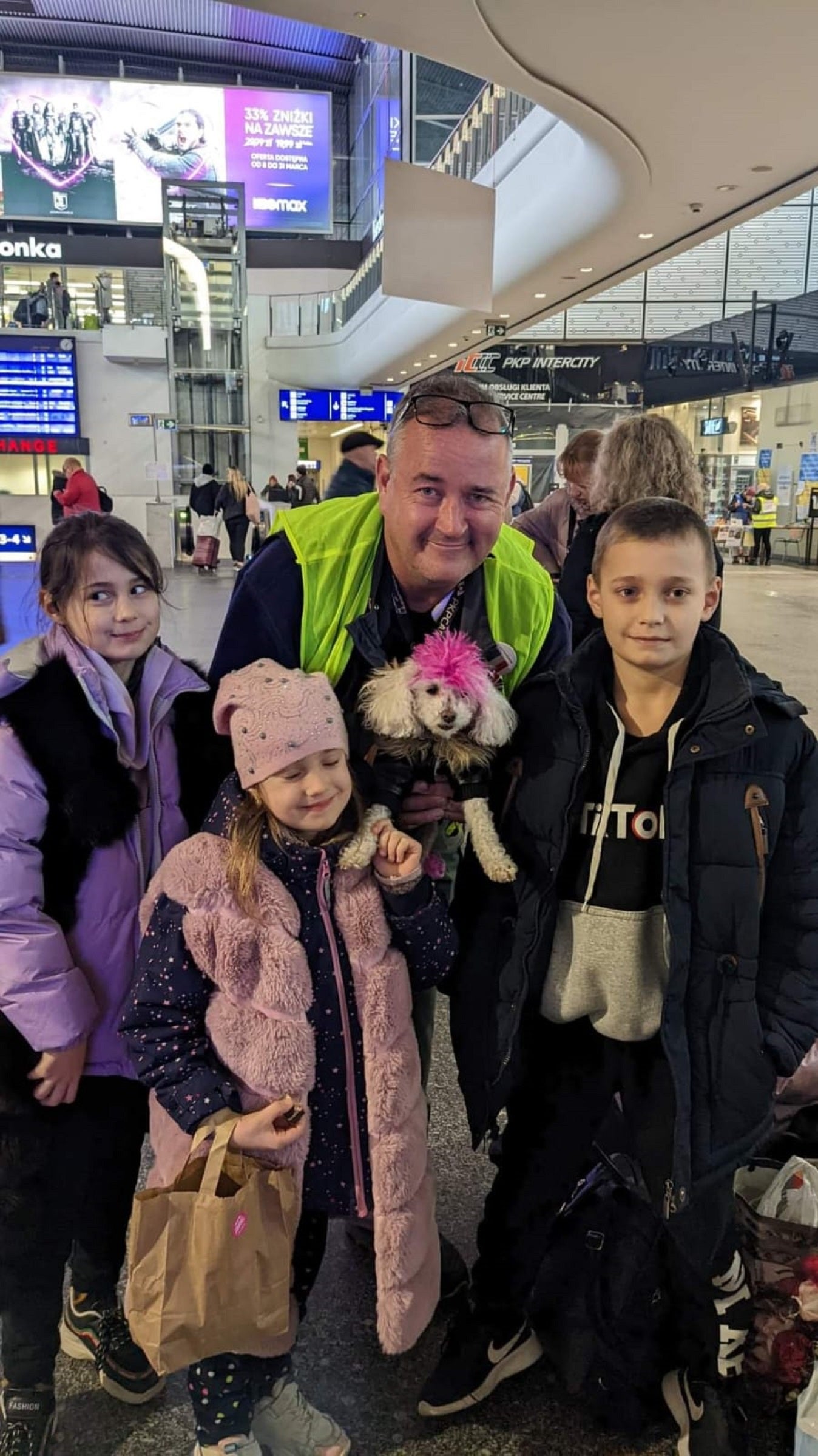 Lars Whelan with Juno and children at the station (Lars Whelan/PA)