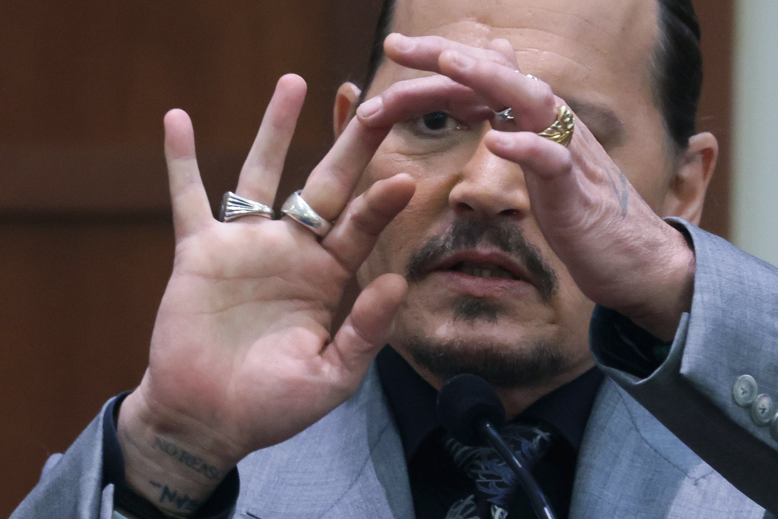 Johnny Depp describes how his finger was severed during his trial against Amber Heard