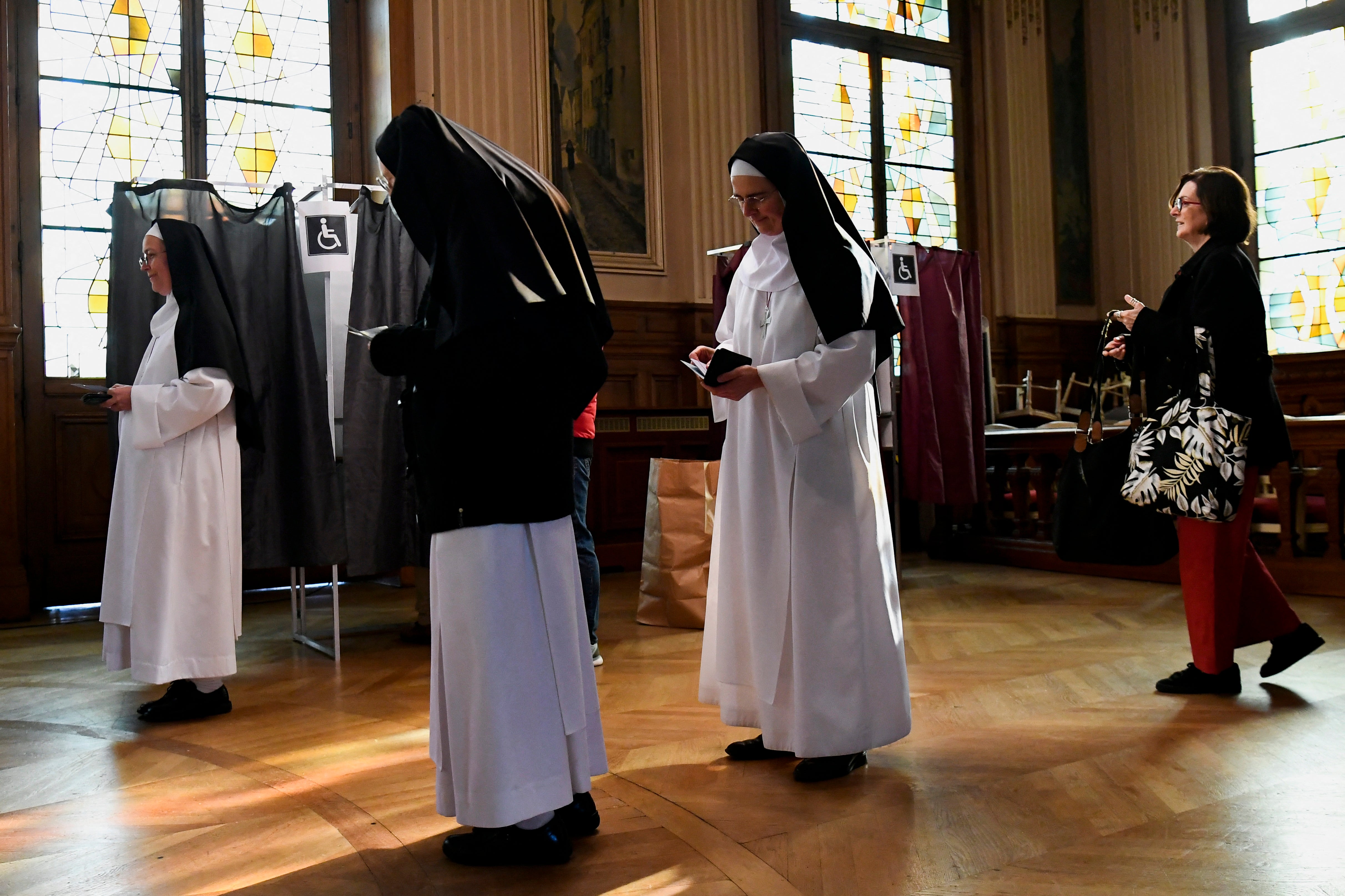 Nuns prepare to vote in Paris