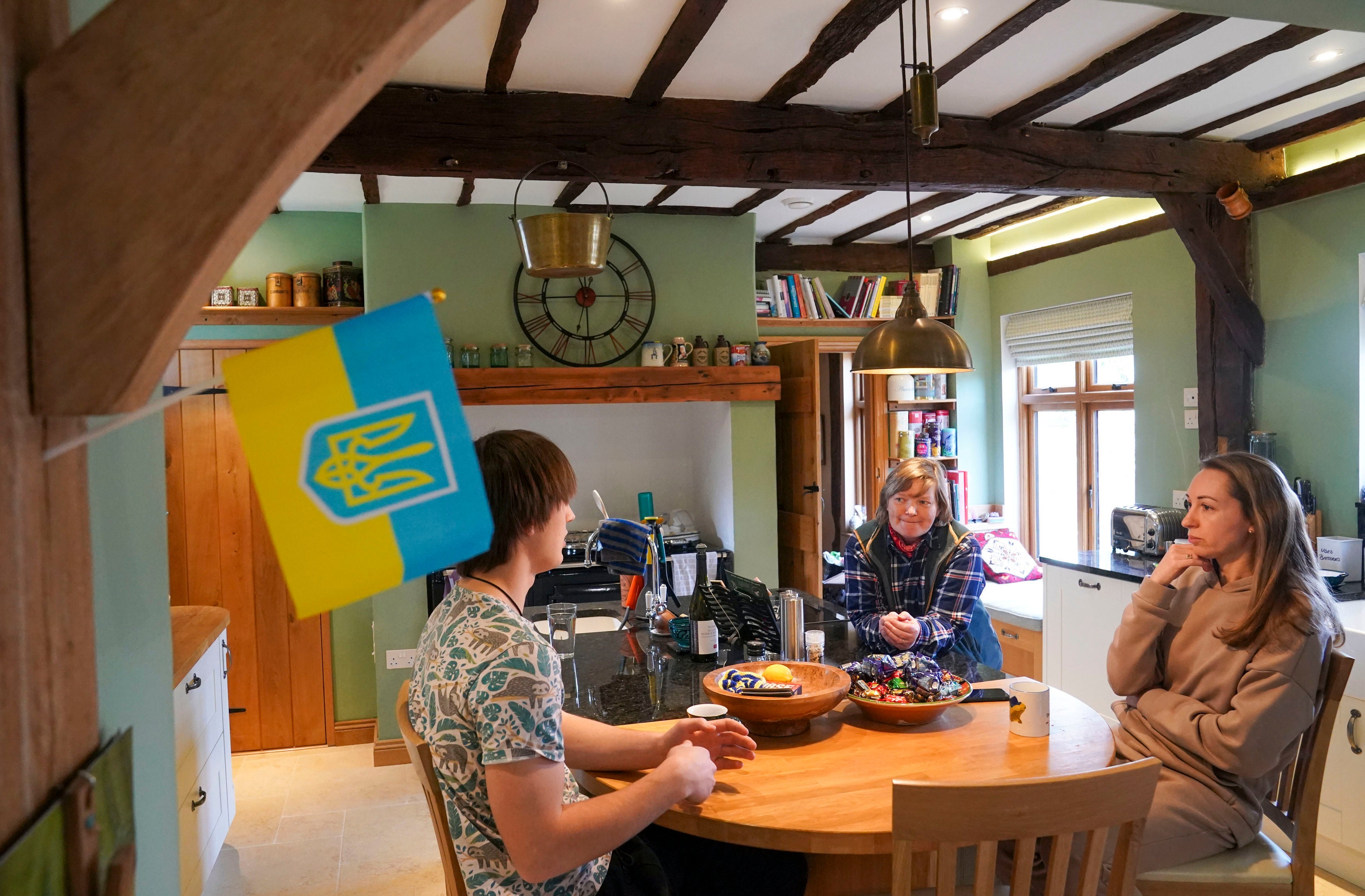 Ukrainian refugees Yaroslav Kryvoshyia (left) and Irina Kryvoviaz (right) with their host Sarah Allen-Stevens (centre) as they settle into their new home in Oxfordshire