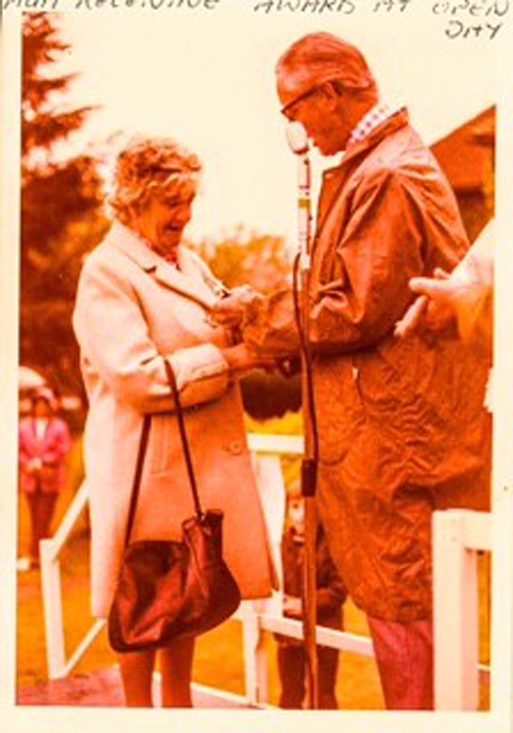 Hilda being awarded at a Guide Dog celebration in 1976 (Collect/PA Real Life)