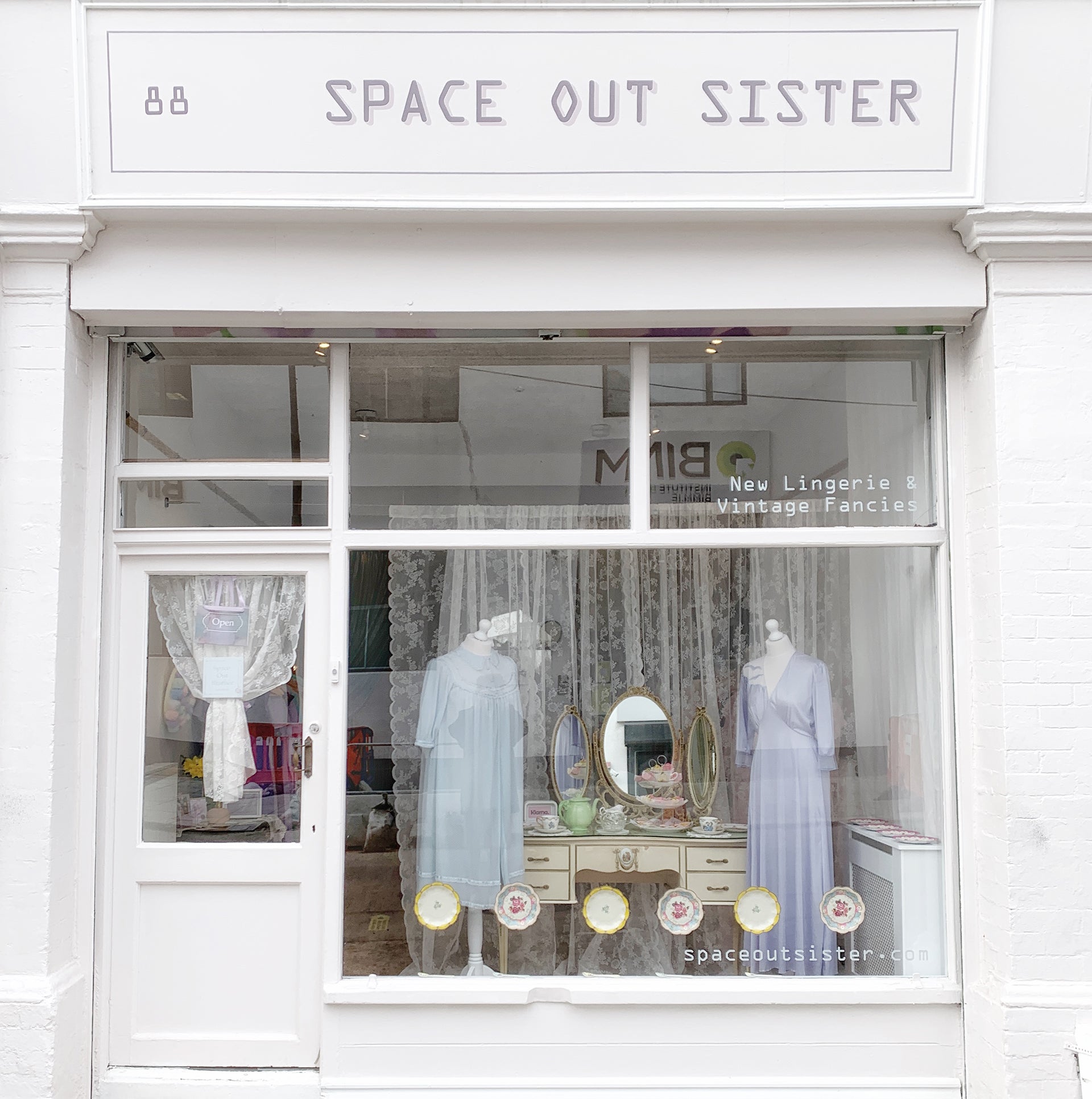 Space Out Sister, for your vintage nightdress goals