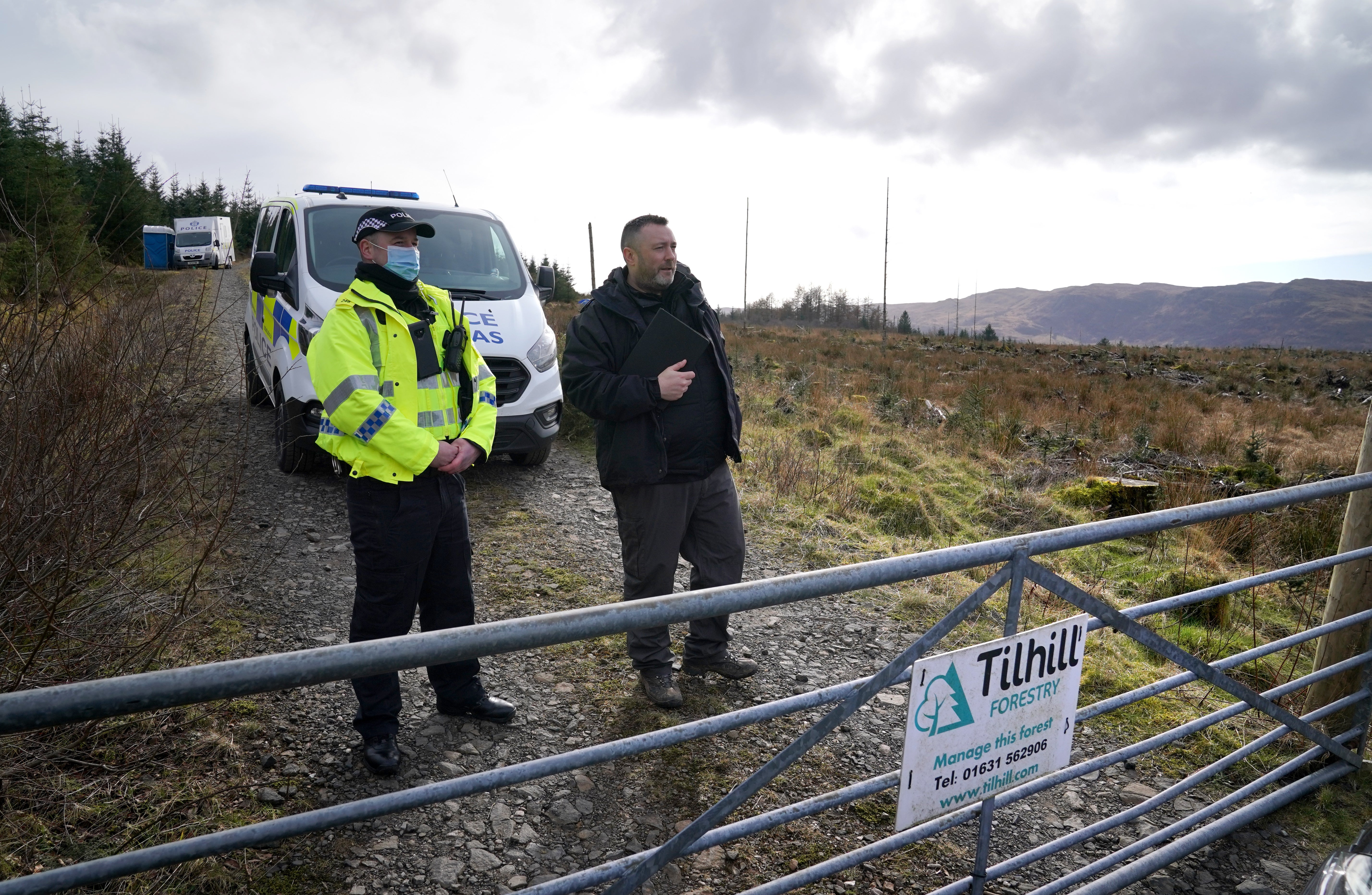 Police Scotland officers begin digging in a remote area near Dunoon looking for the remains of murdered Lynda Spence (Andrew Milligan/PA)
