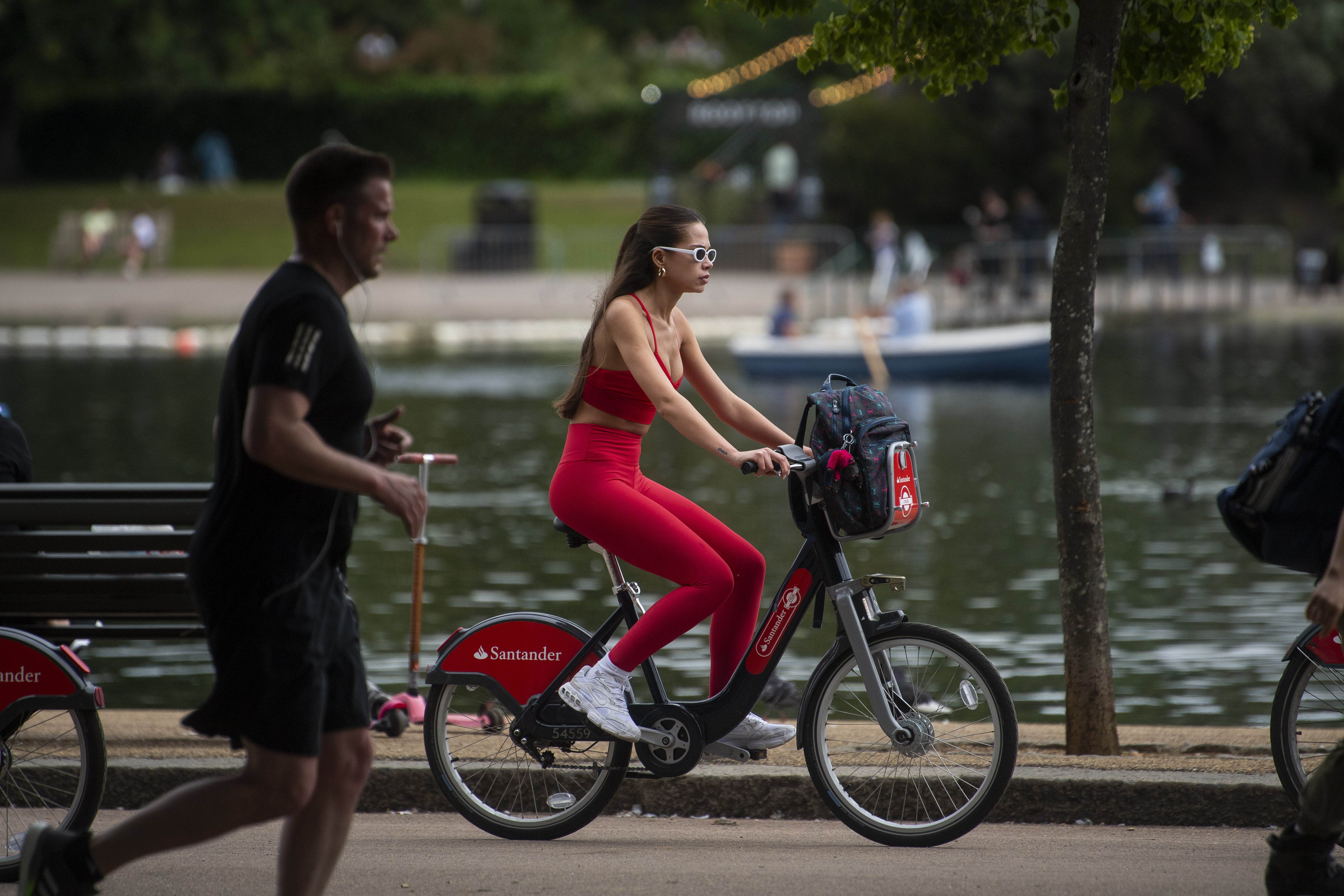 Dry weather has been forecast for over the bank holiday weekend (Victoria Jones/PA)