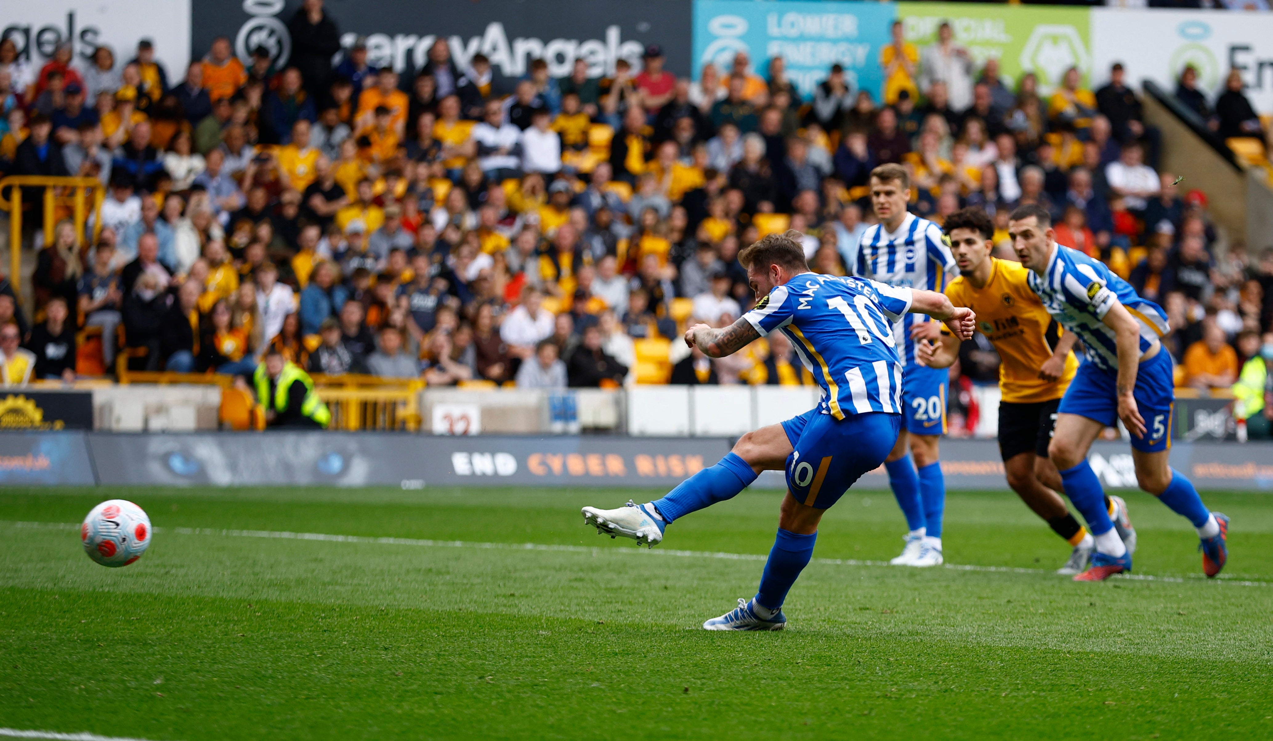 Alexis Mac Allister missed his first penalty but scored a second at Molineux