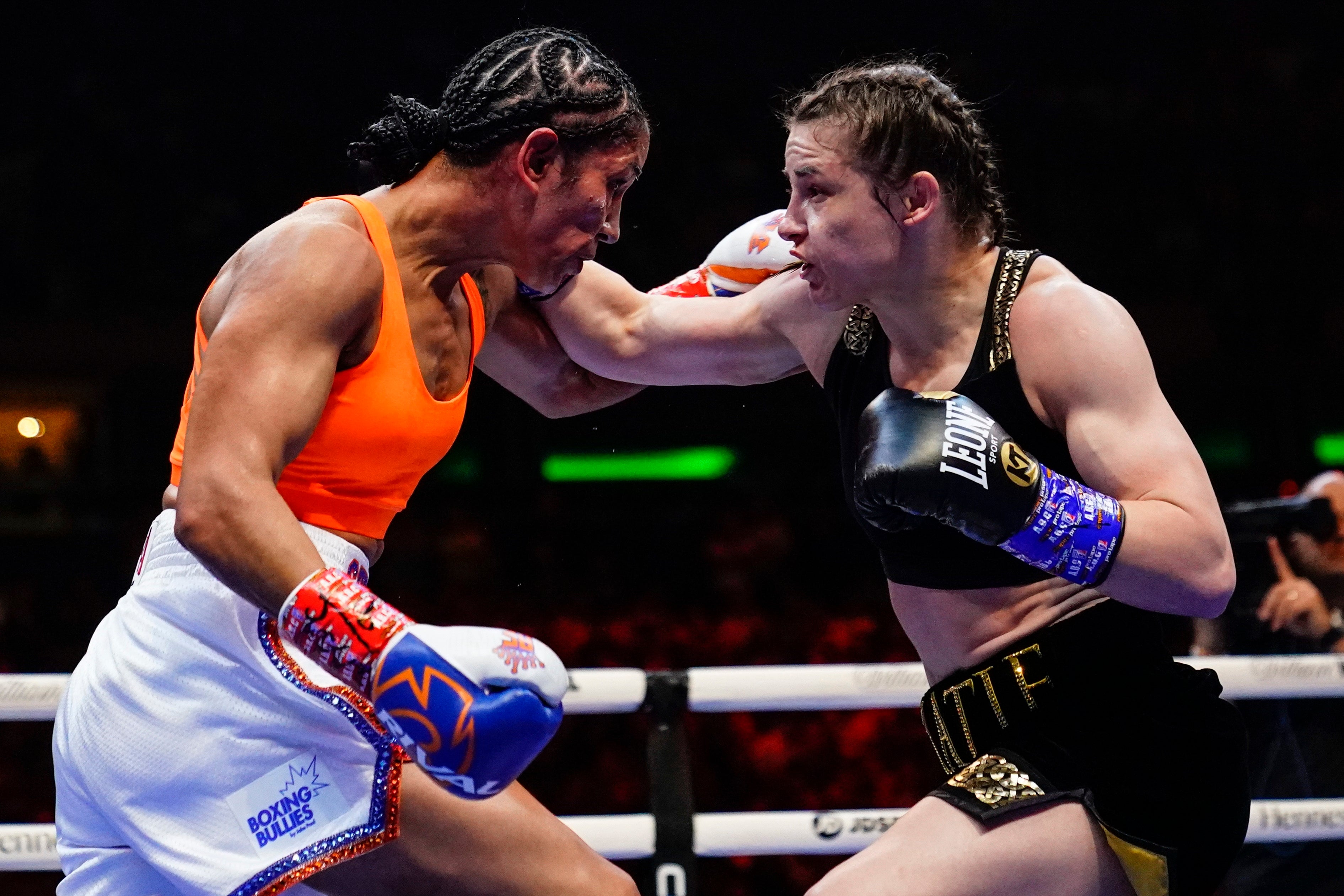 Katie Taylor, right, edged out Amanda Serrano via split decision (Frank Franklin II/AP/PA)