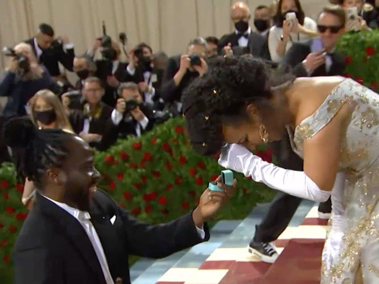 Proposal takes place on Met Gala red carpet