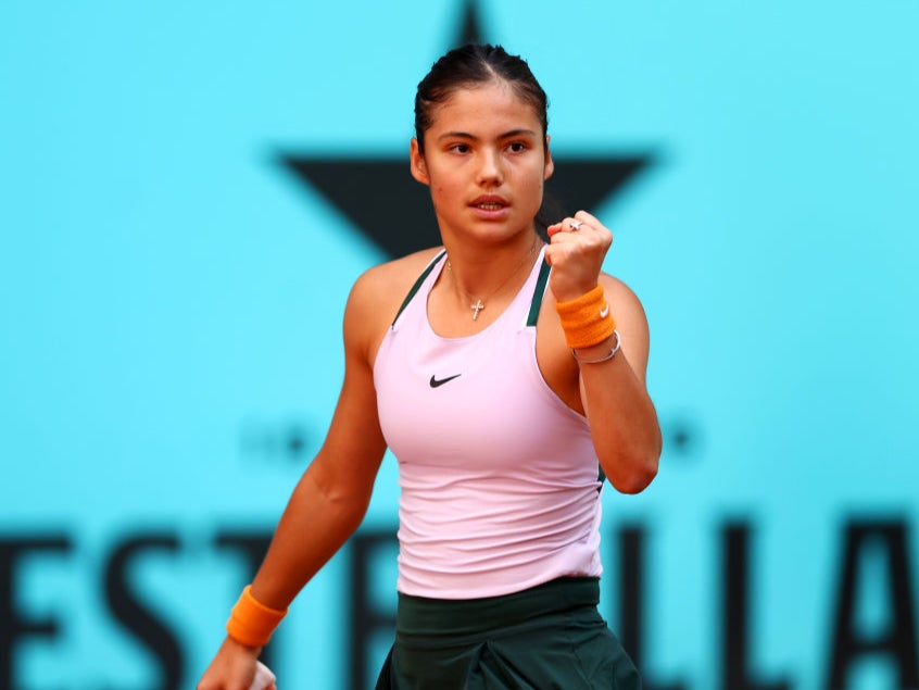 Emma Raducanu celebrates during her victory over Marta Kostyuk