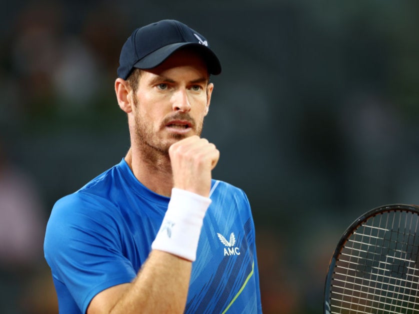 Andy Murray celebrates defeating Dominic Thiem