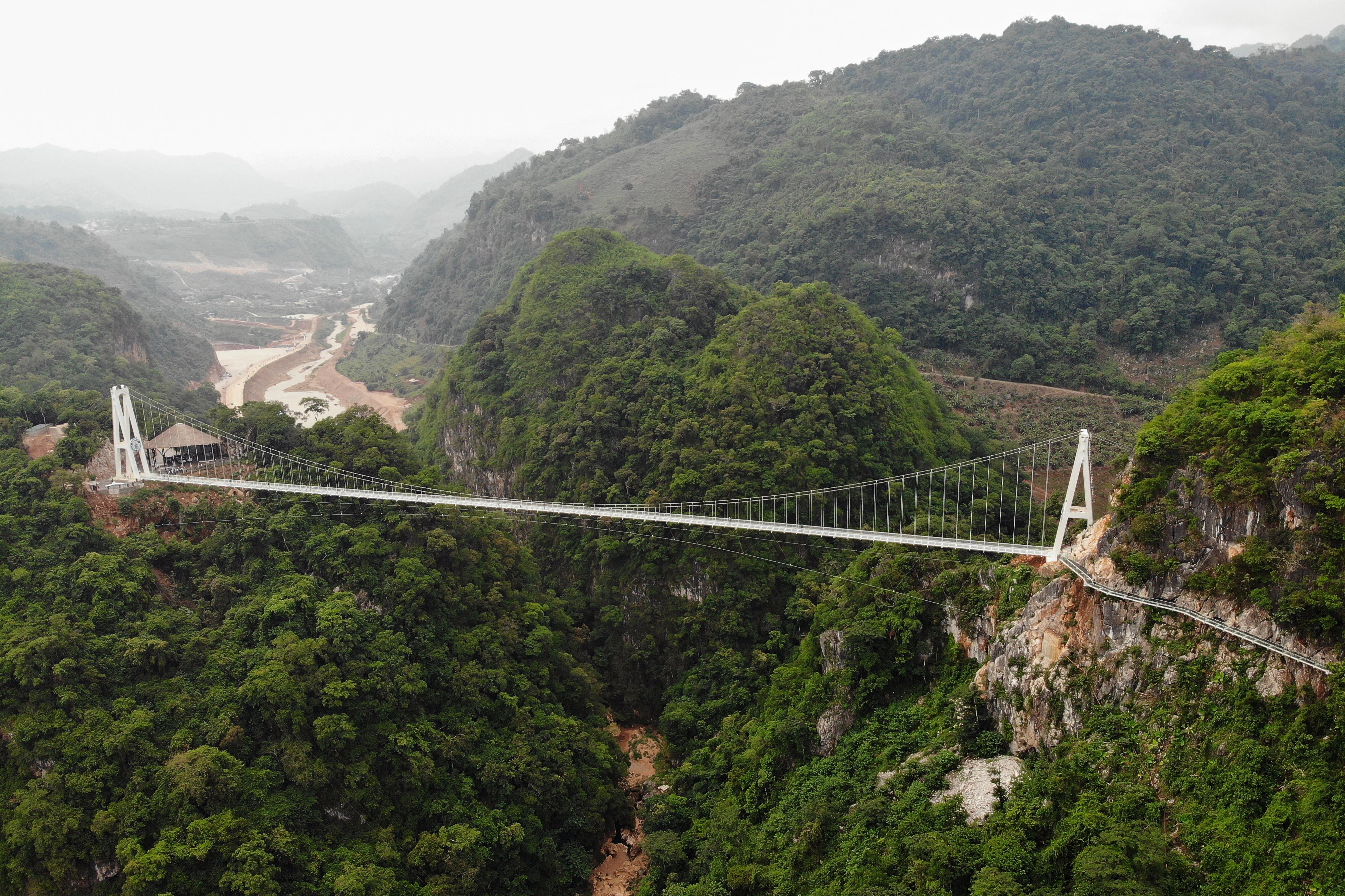 This aerial photo shows the newly constructed Bach Long glass bridge in Moc Chau district in Vietnam’s Son La province