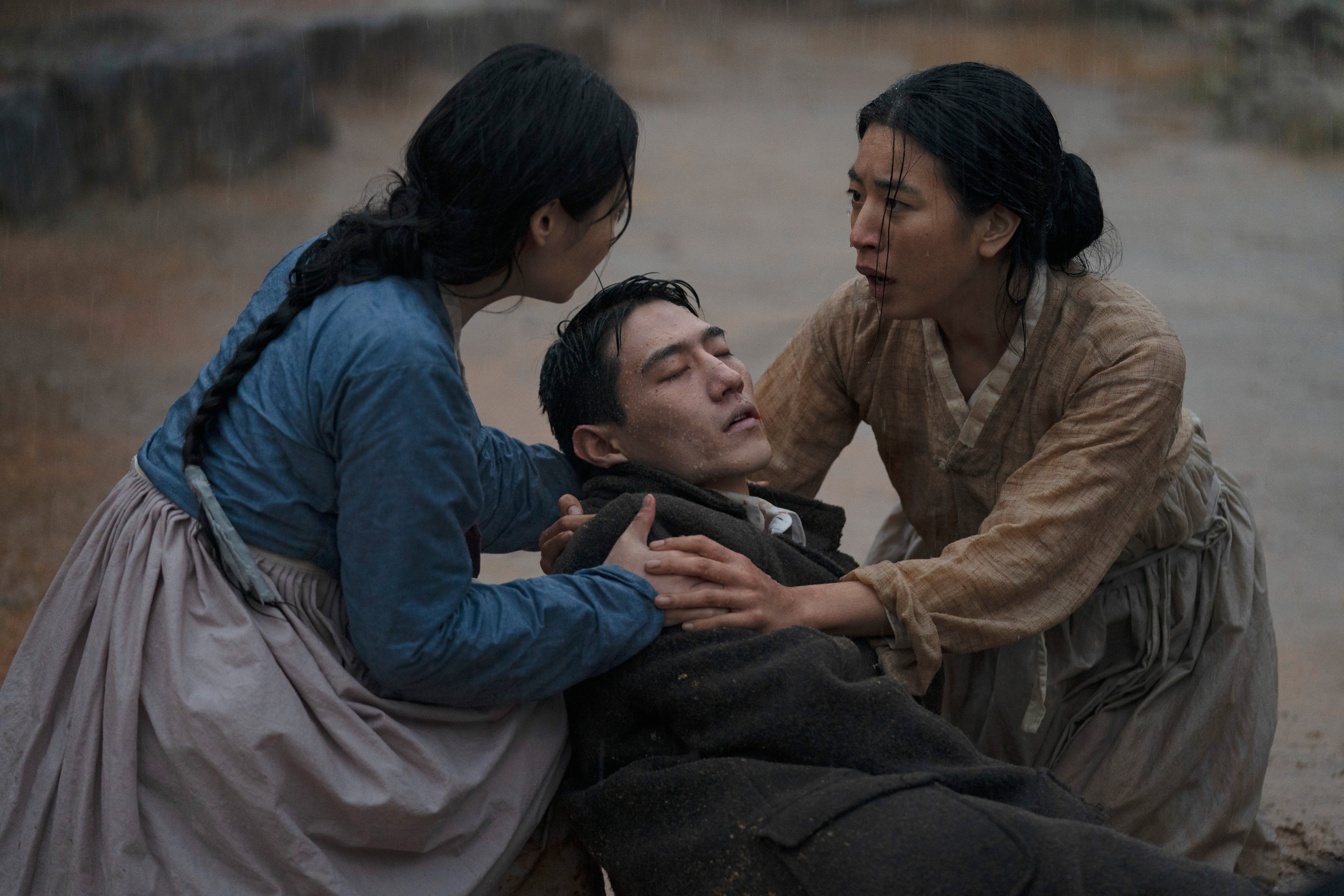 Minha Kim, Inji Jeong, and Steve Sanghyun Noh in Pachinko