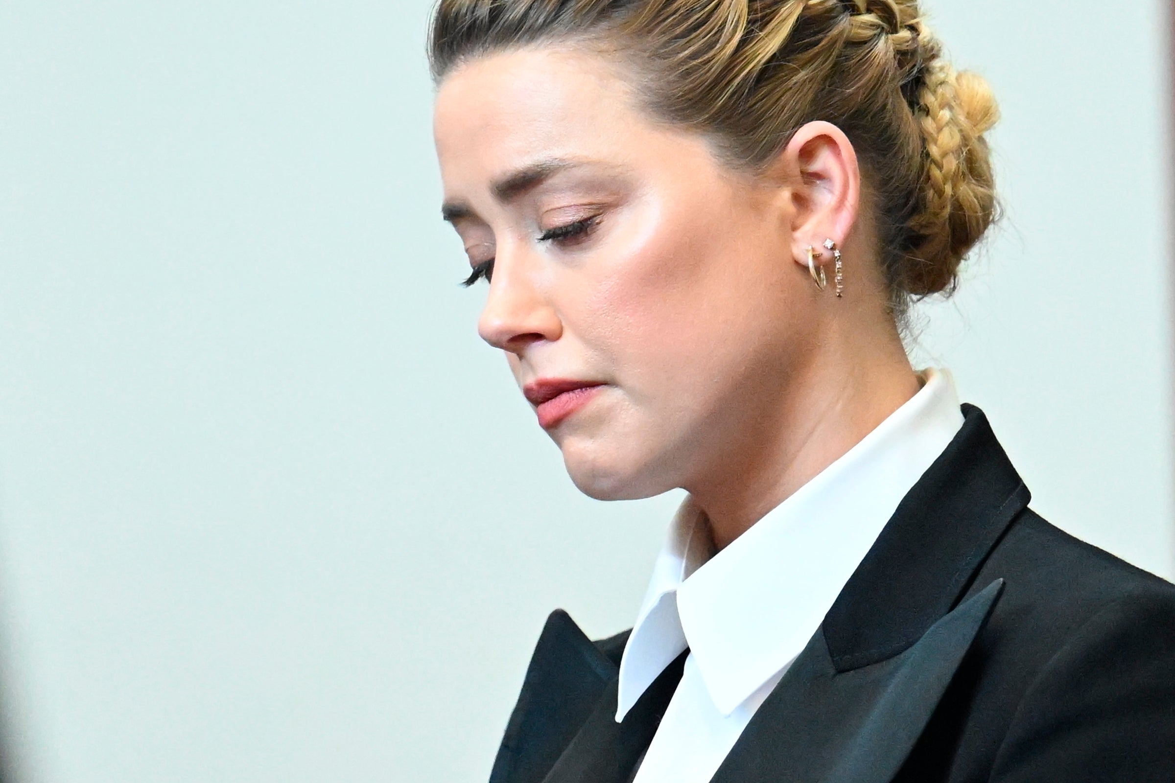 Amber Heard subject to sexual violence by Johnny Heard, says psychologist (Jim Watson/AP)