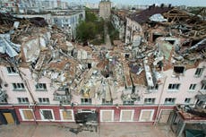 Ukraine news – live: Russia ramps up air strikes in ‘bid to increase invasion tempo’