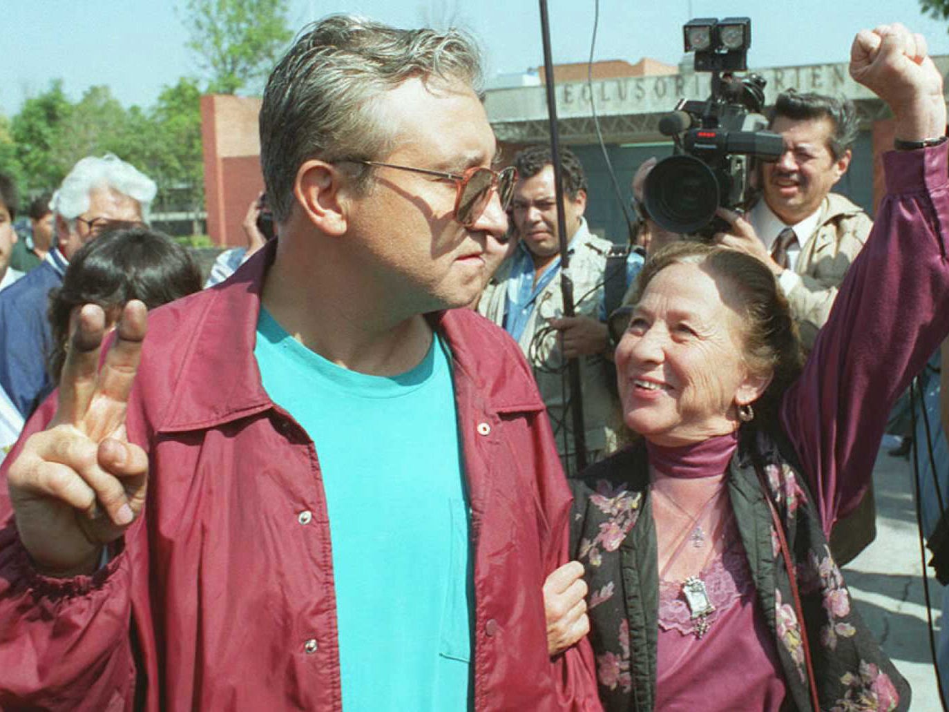 Ibarra greets rebel leader Fernando Yanez as he leaves jail