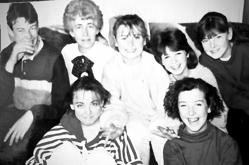Cathy and Tracey with their mum and family (Collect/PA Real Life)