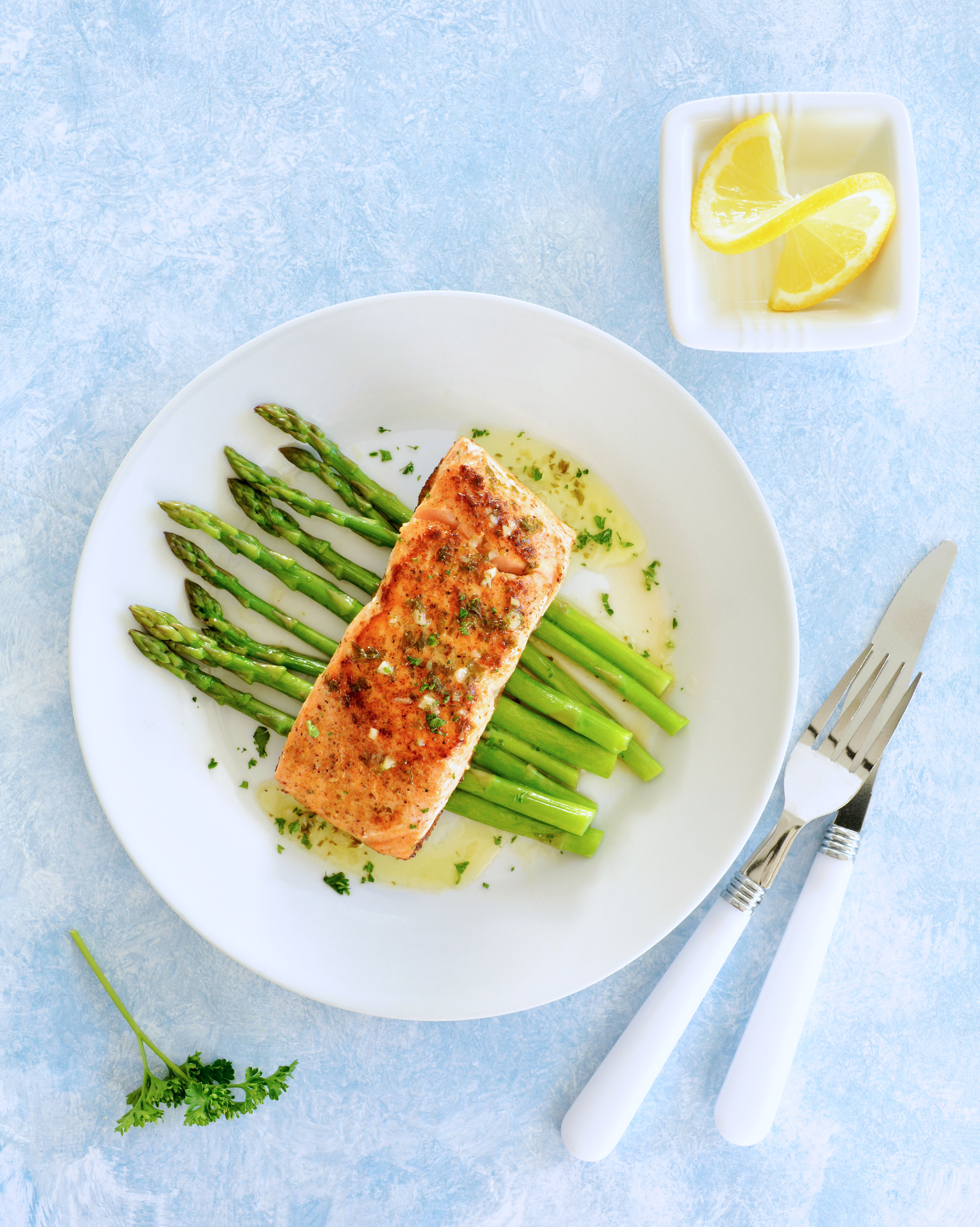 Salmon and vegetables provide good nutrition for cognitive function in midlife