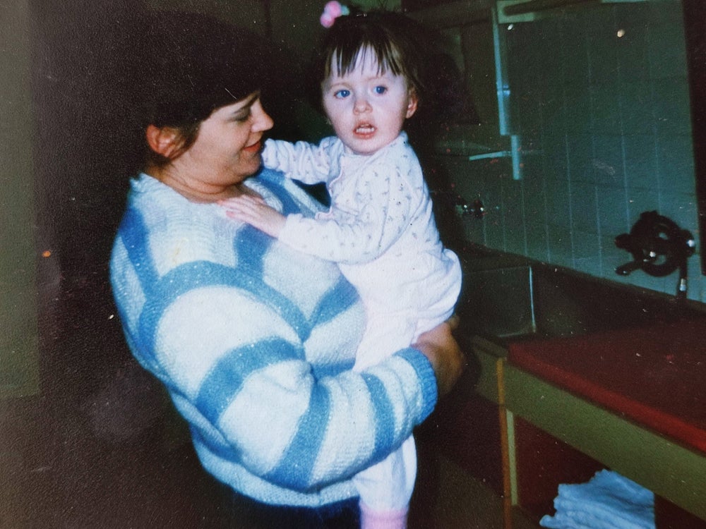 Joanna as a child with her mum, Ewa Klich. (Collect/PA Real Life)