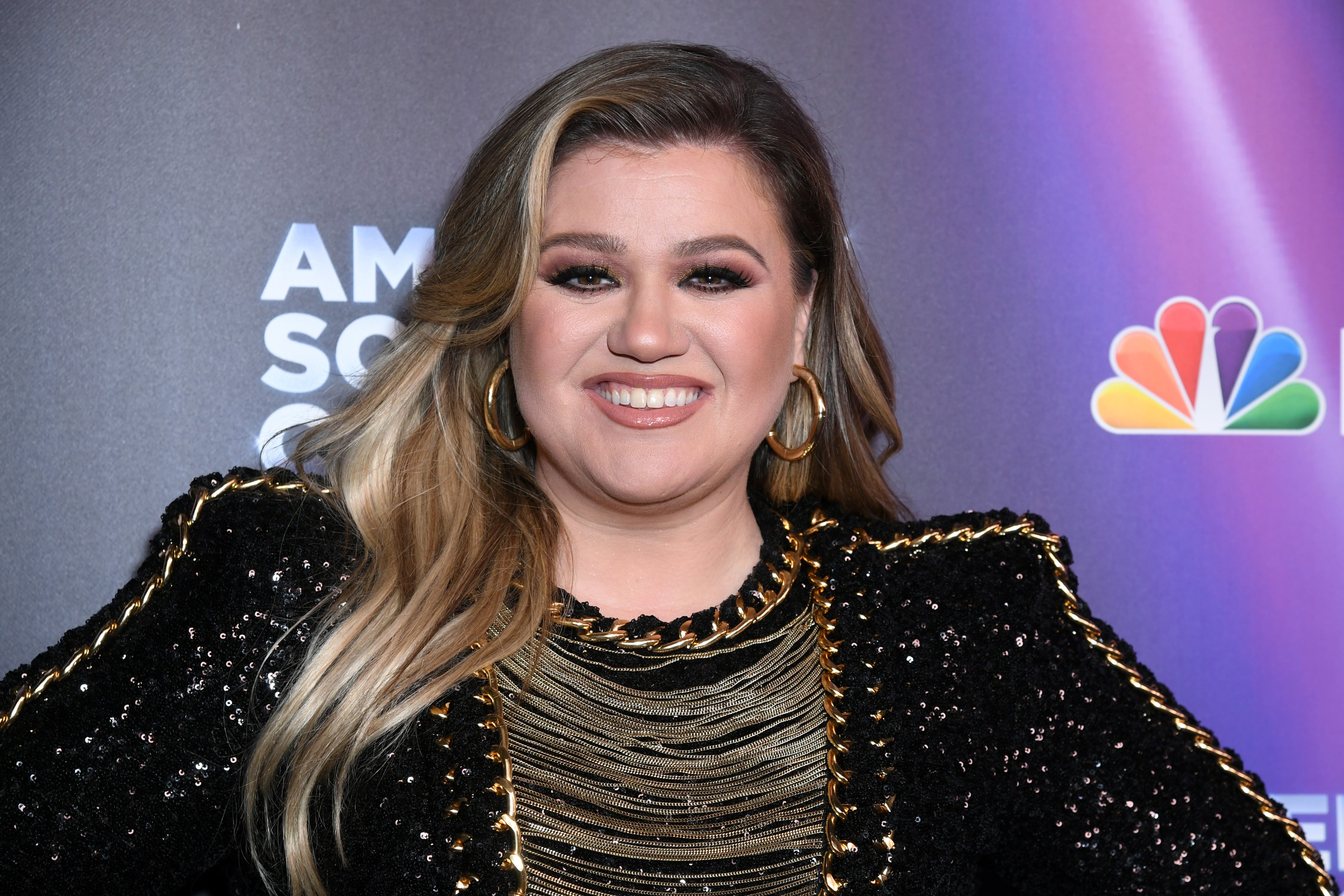 ‘mine / me’: Kelly Clarkson releases two singles from forthcoming post-divorce album