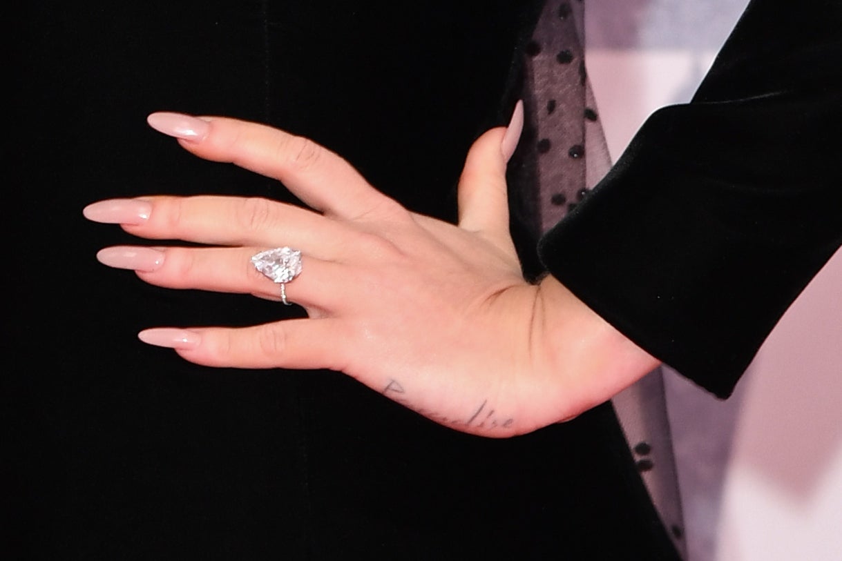 Adele’s ring detail at the 2022 BRIT Awards