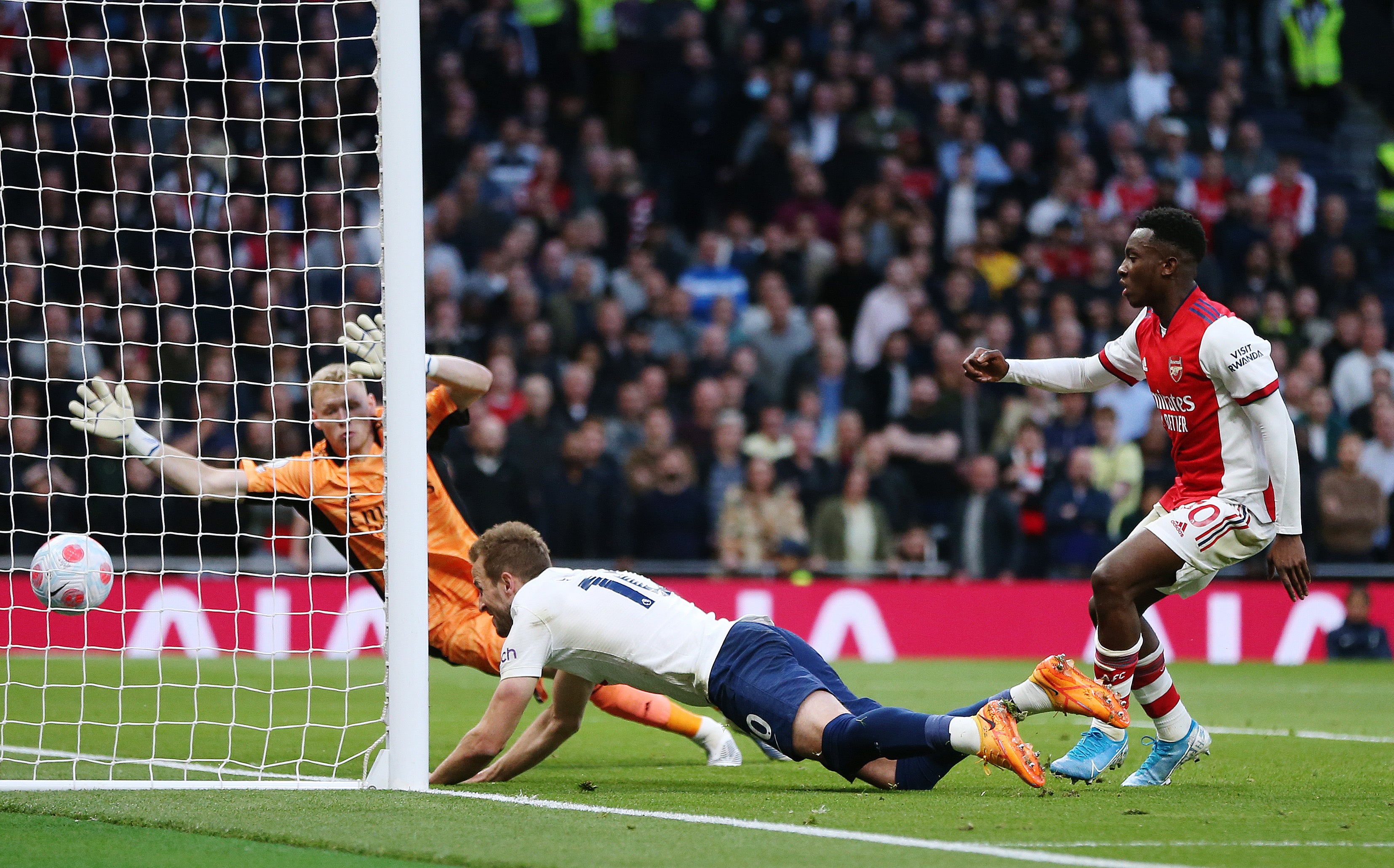 Harry Kane scores Spurs’s second goal