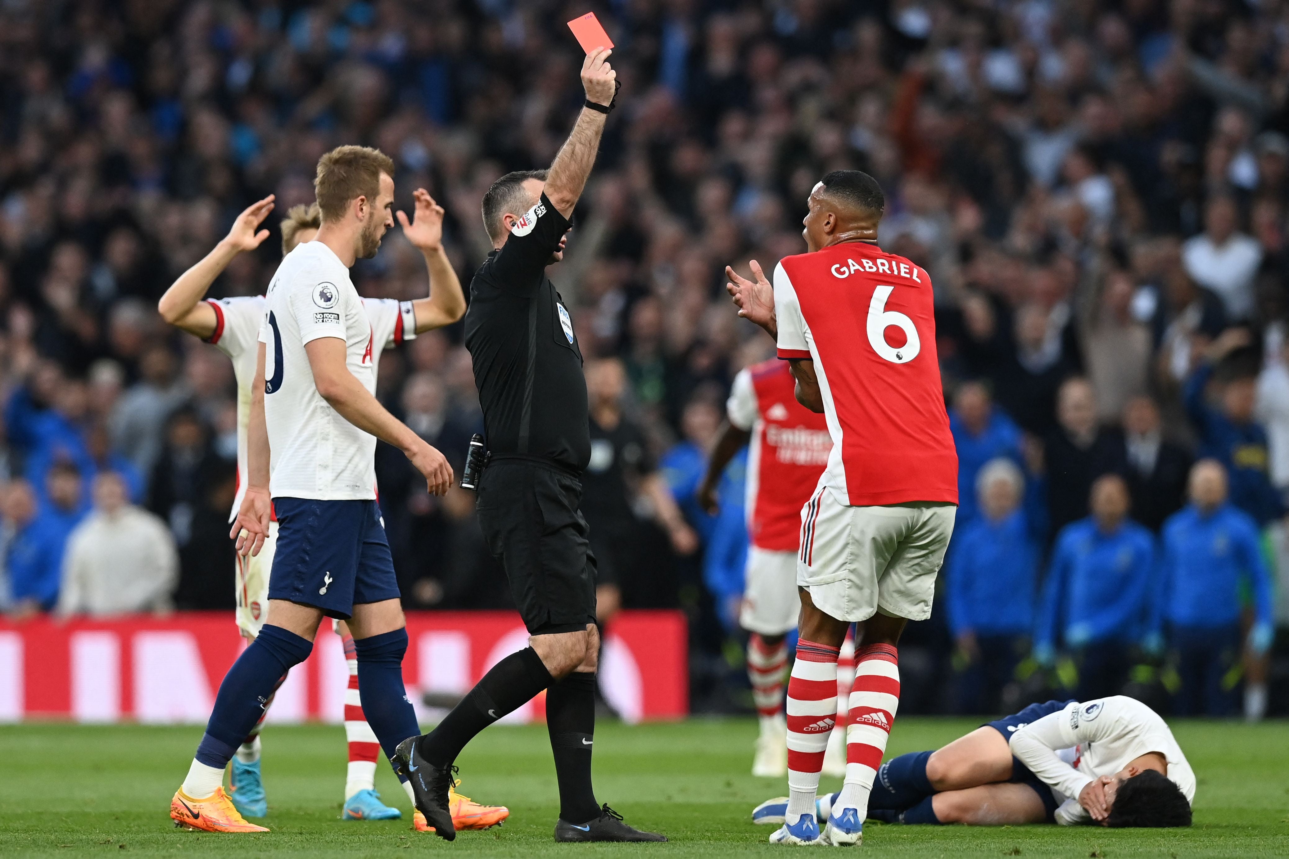 Paul Tierney shows a red card to Arsenal's defender Rob Holding